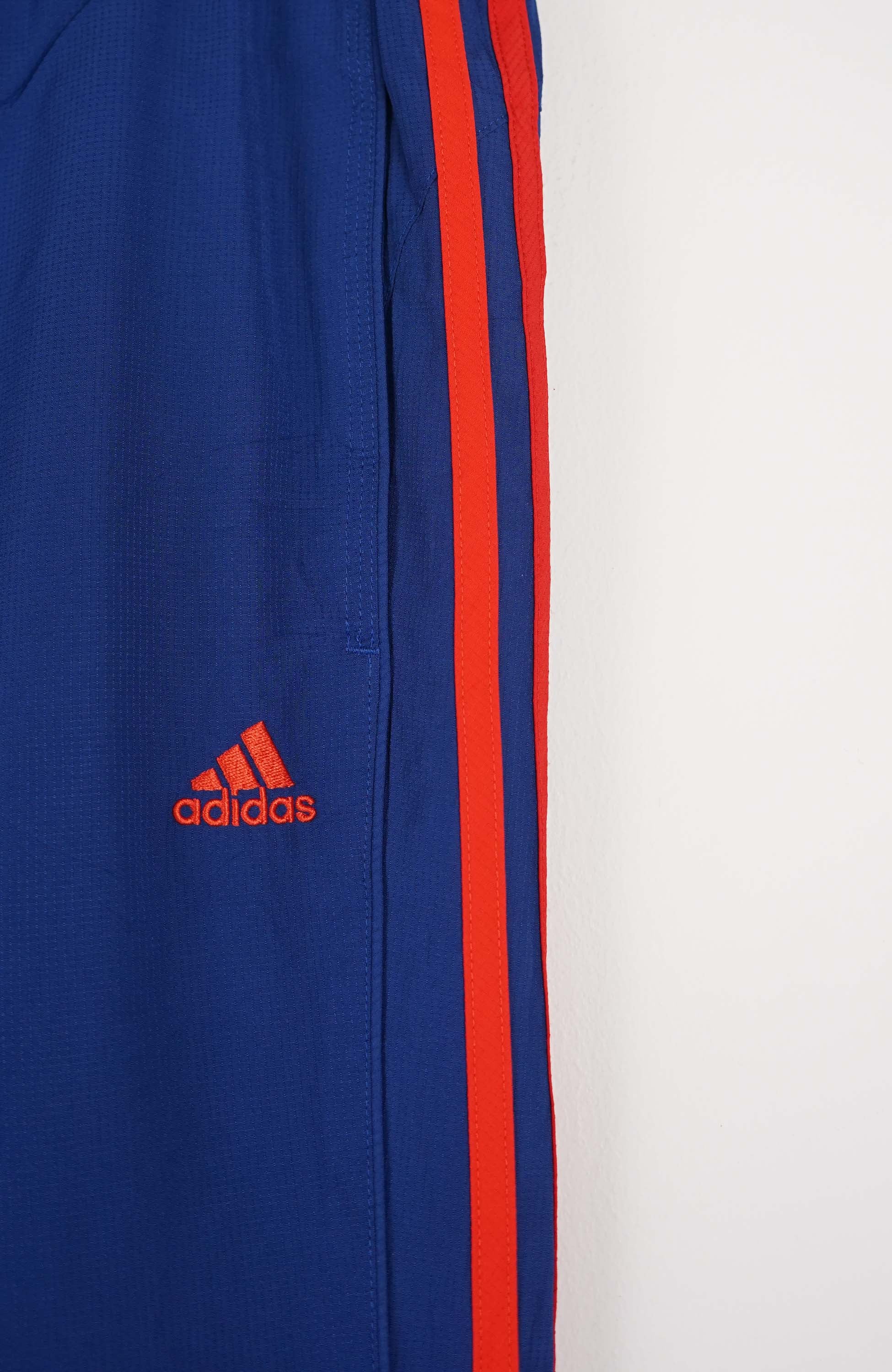 VINTAGE ADIDAS 3/4 TRACK PANT SHORTS (XL) - Image 2
