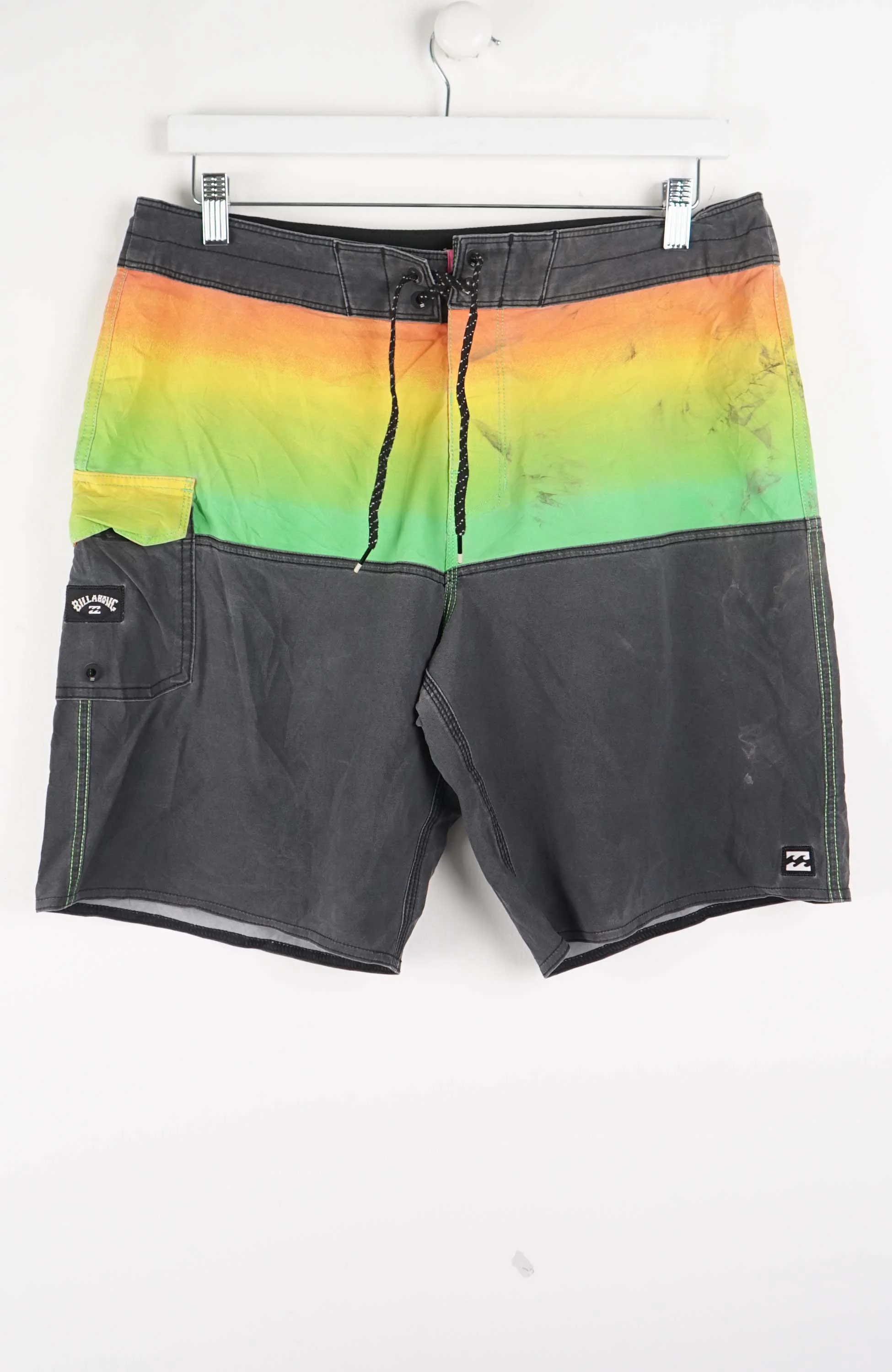 VINTAGE BILLABONG SHORTS W33