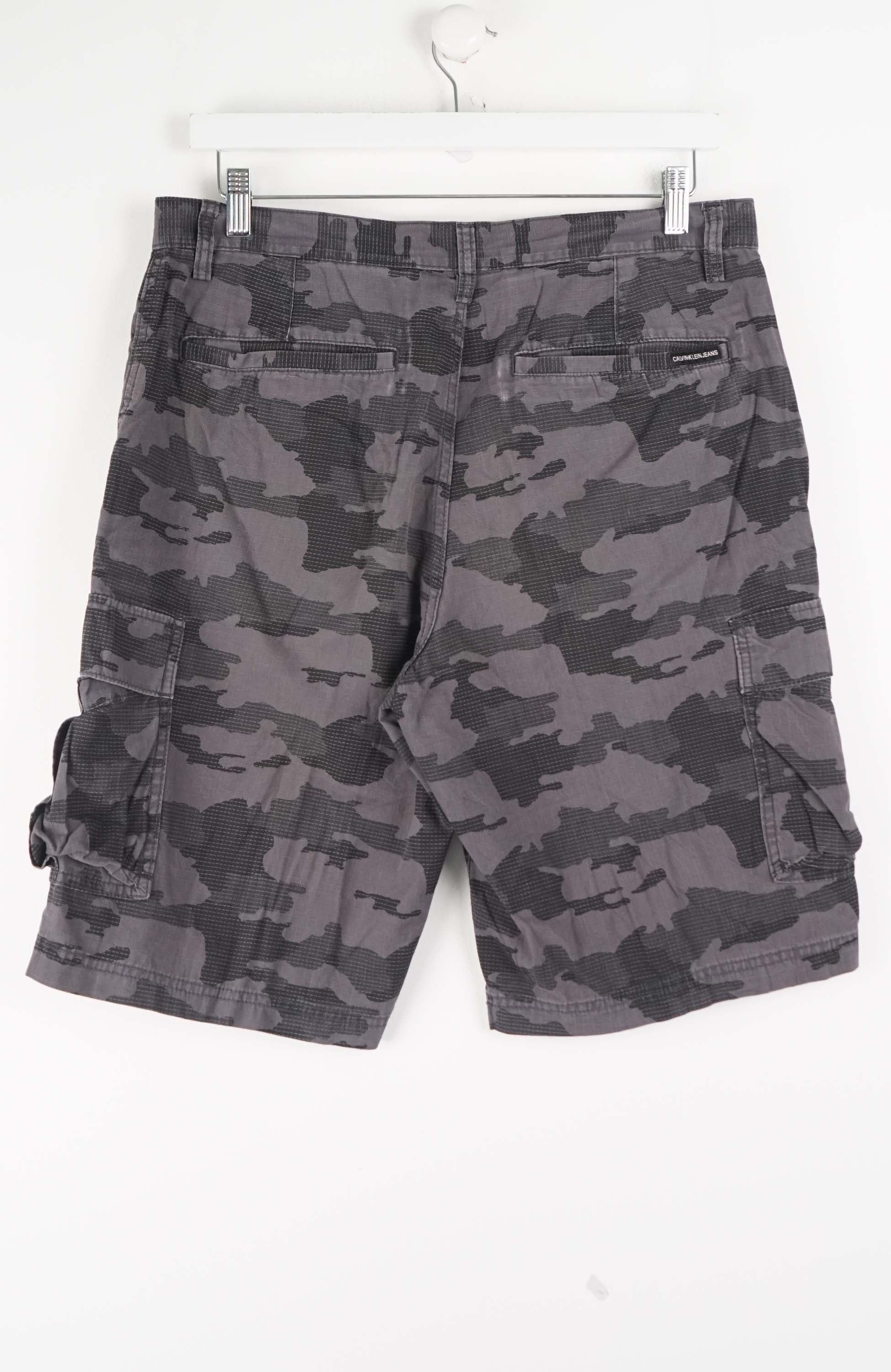 VINTAGE CALVIN KLEIN CAMO CARGO SHORTS W34 - Image 3