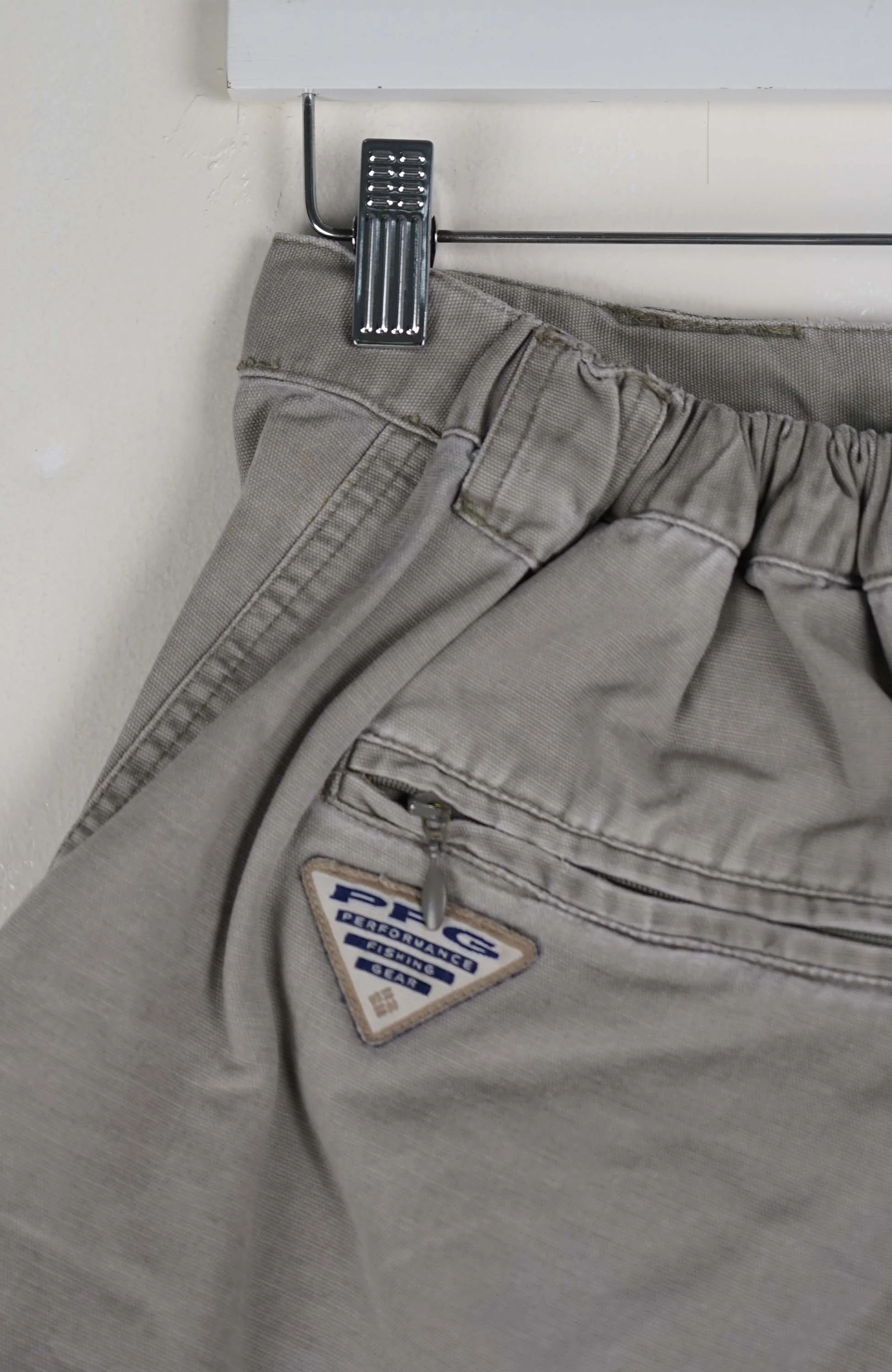 VINTAGE COLUMBIA CARGO SHORTS W29 - Image 2