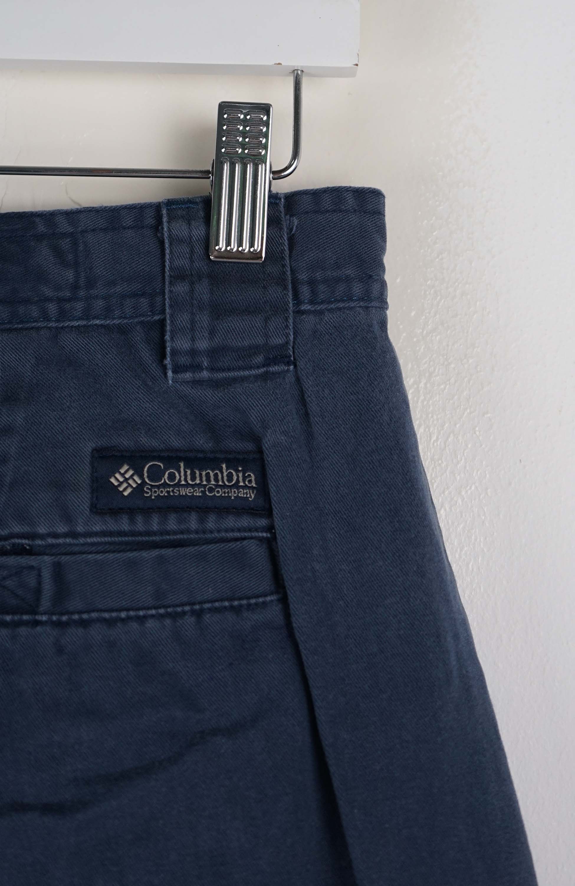 VINTAGE COLUMBIA CARGO SHORTS W31 - Image 2