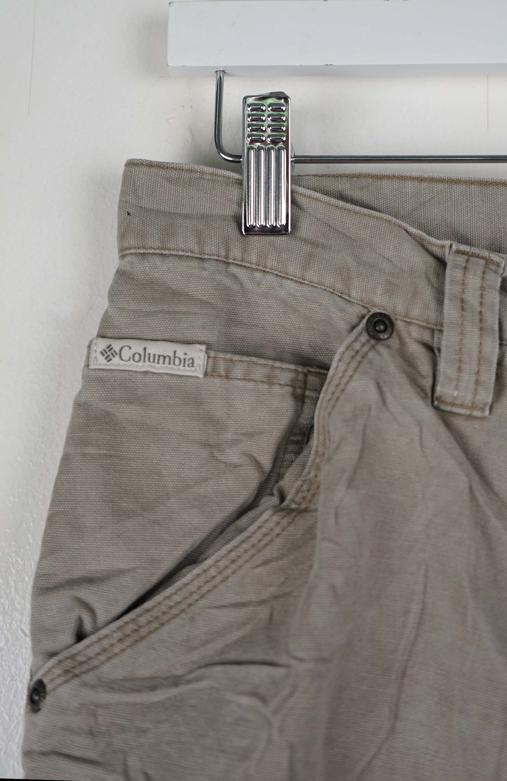 VINTAGE COLUMBIA CARGO SHORTS W31 - Image 2