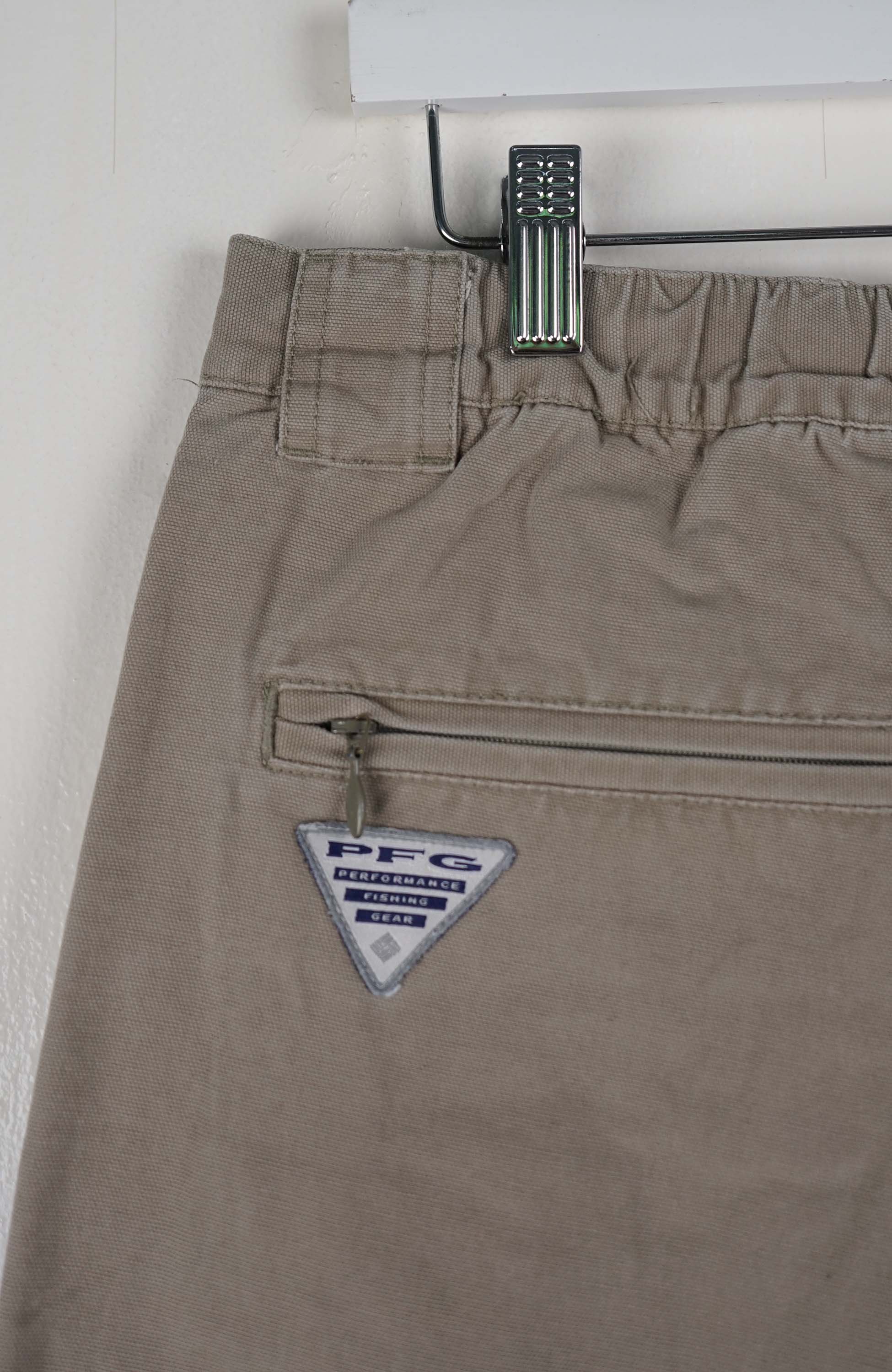 VINTAGE COLUMBIA CARGO SHORTS W34 - Image 2