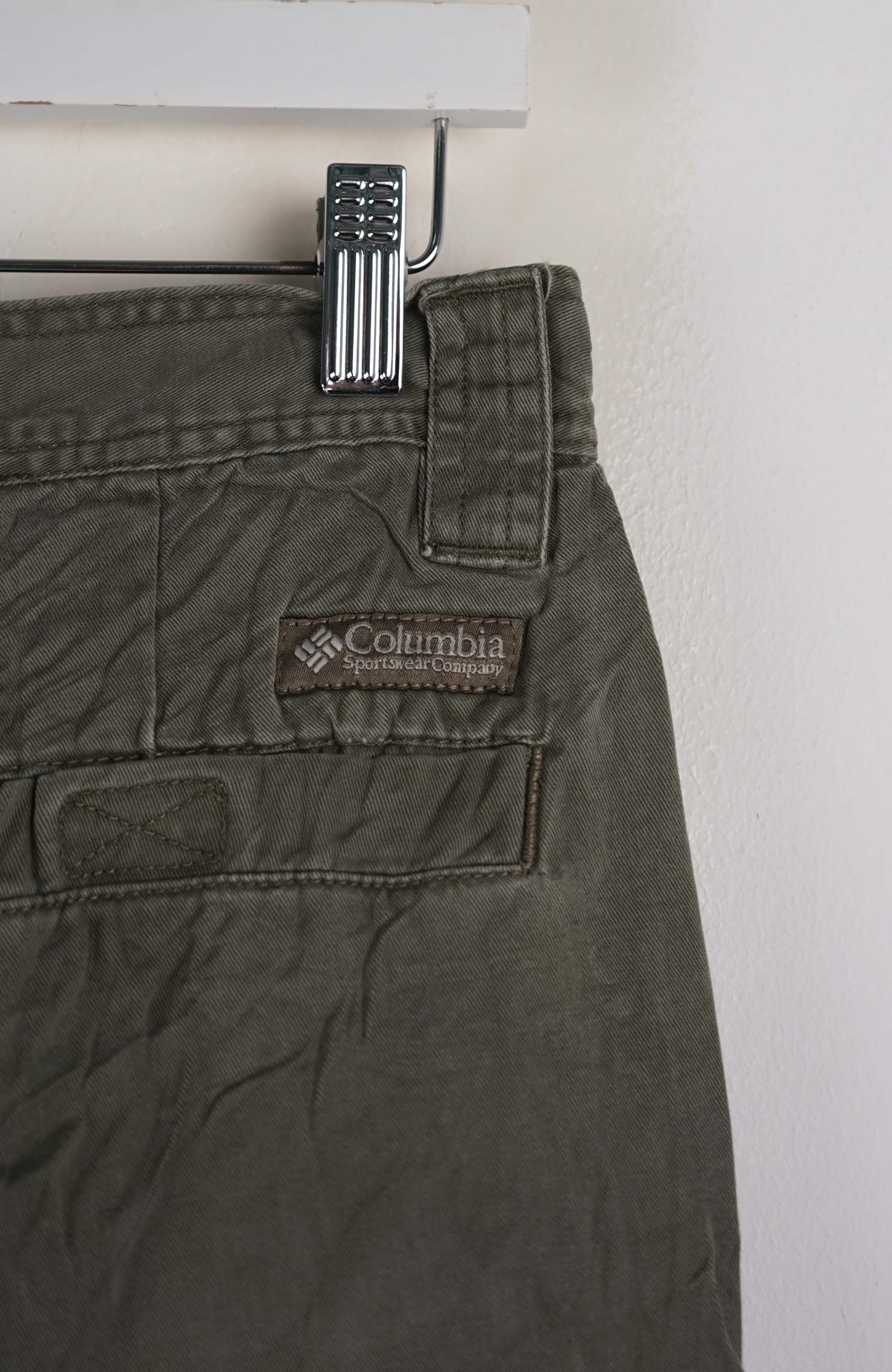 VINTAGE COLUMBIA CARGO SHORTS W35 - Image 2