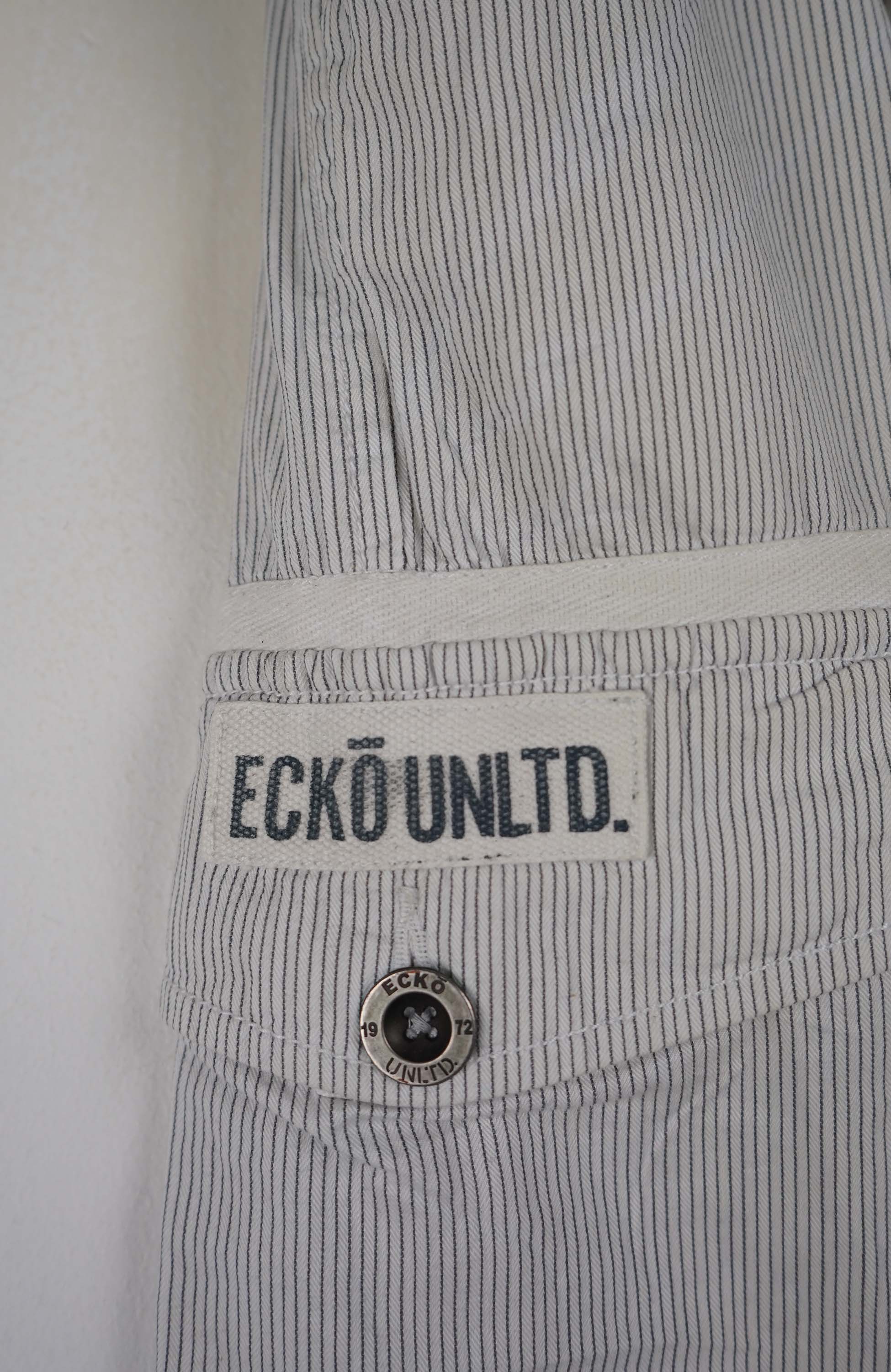 VINTAGE ECKO UNLTD CARGO SHORTS W32 - Image 2