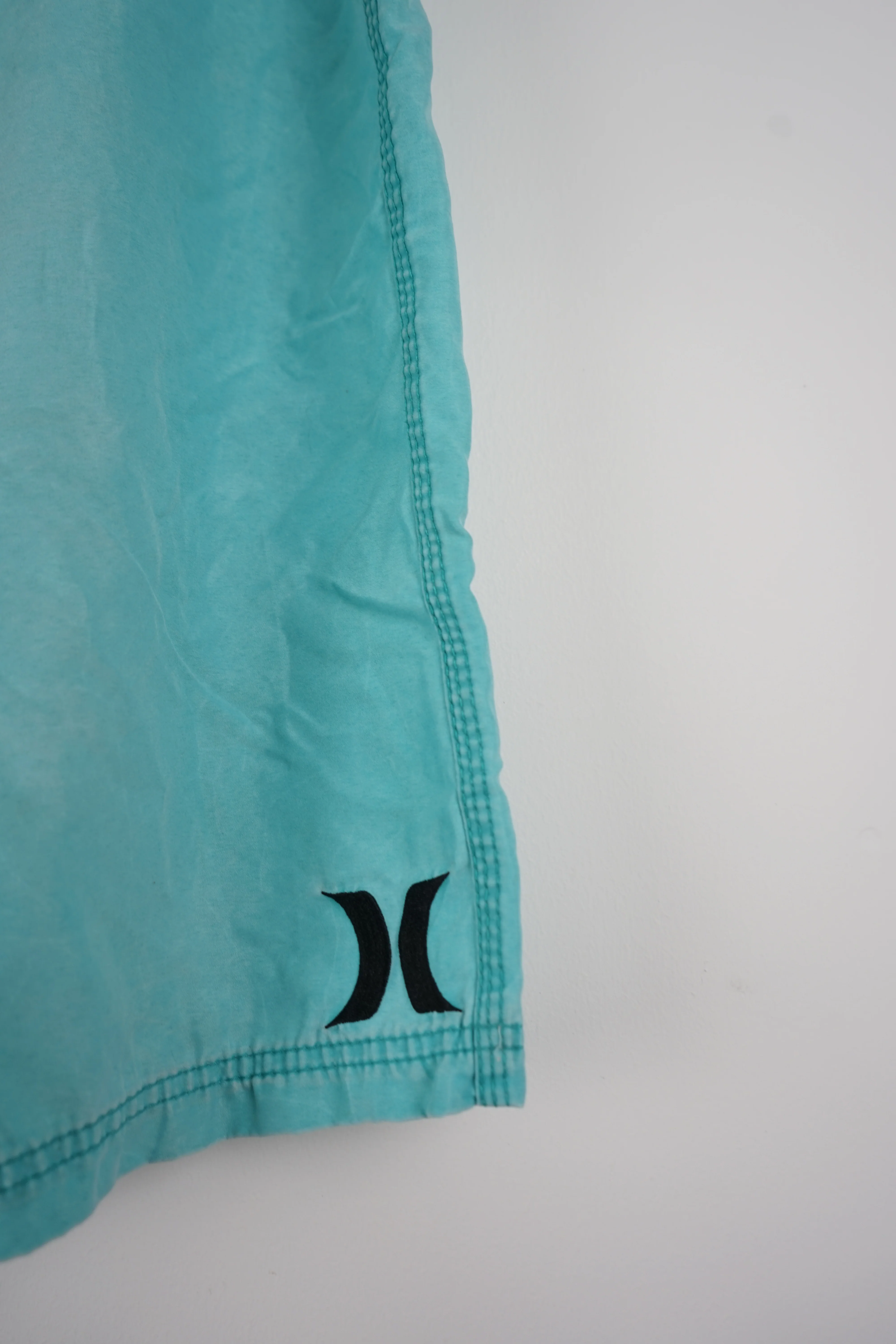 VINTAGE HURLEY BOARD SHORTS W34 - Image 2