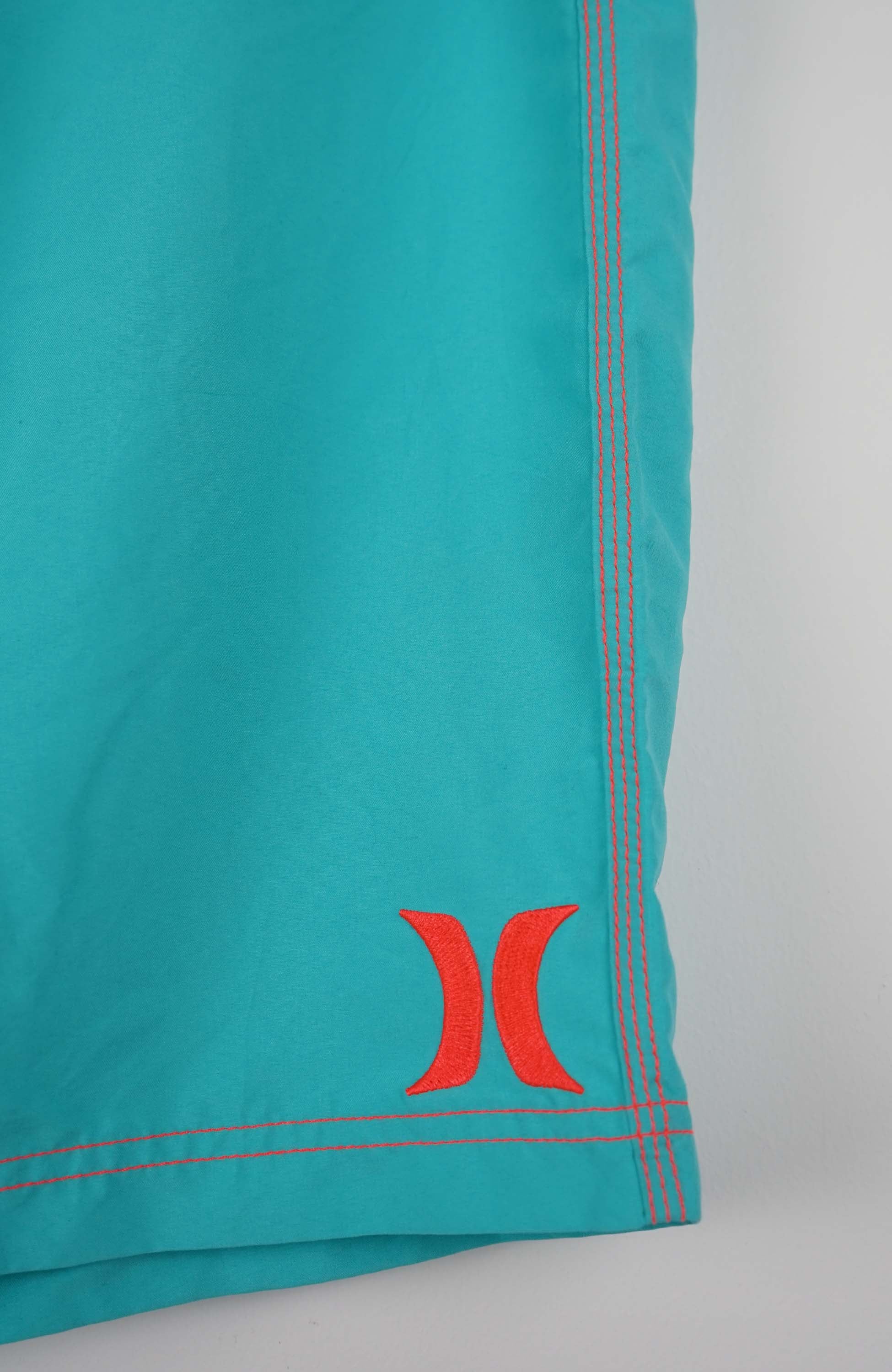 VINTAGE HURLEY SHORTS W34 - Image 2
