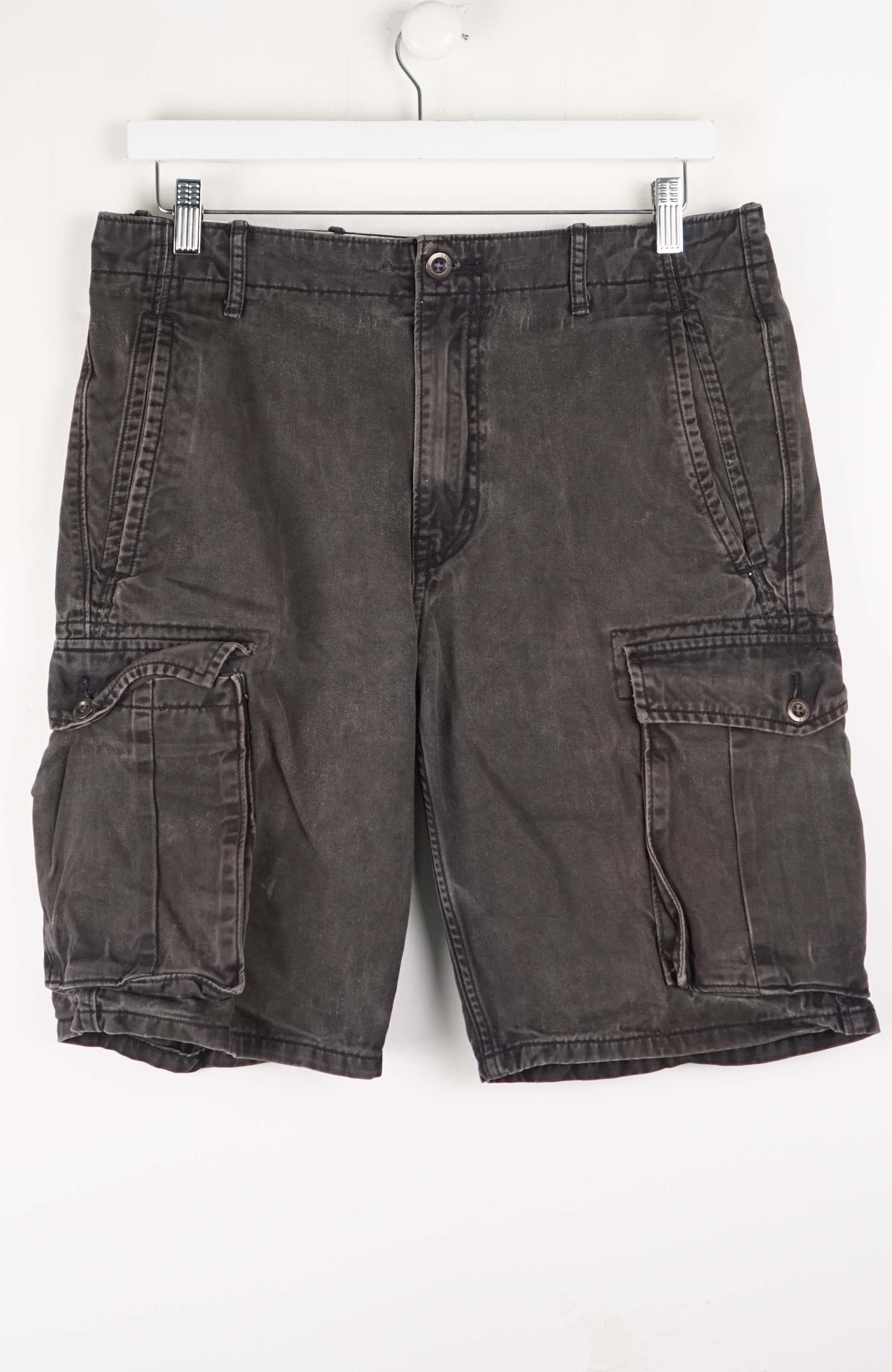 VINTAGE LEVI STRAUSS CARGO SHORTS W33