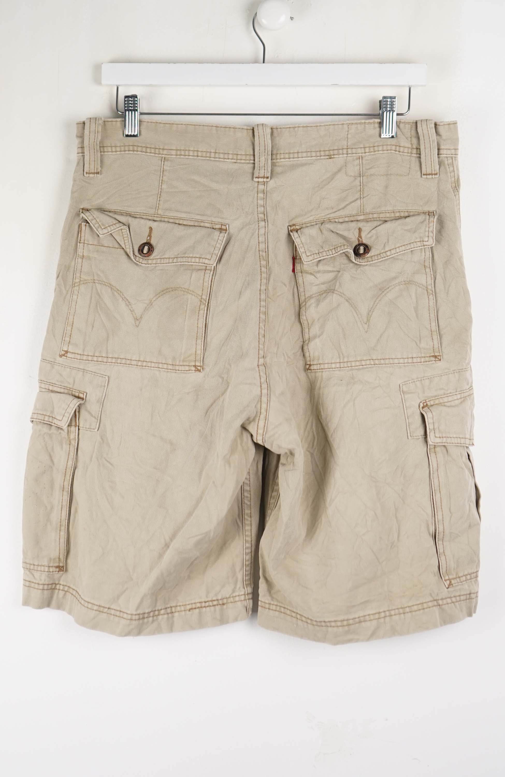 VINTAGE LEVI'S CARGO SHORTS W36 - Image 3