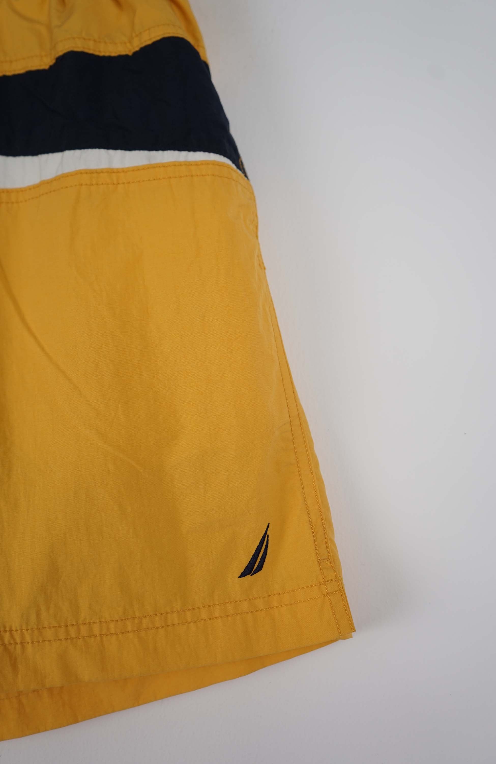 VINTAGE NAUTICA SHORTS W30 - Image 2