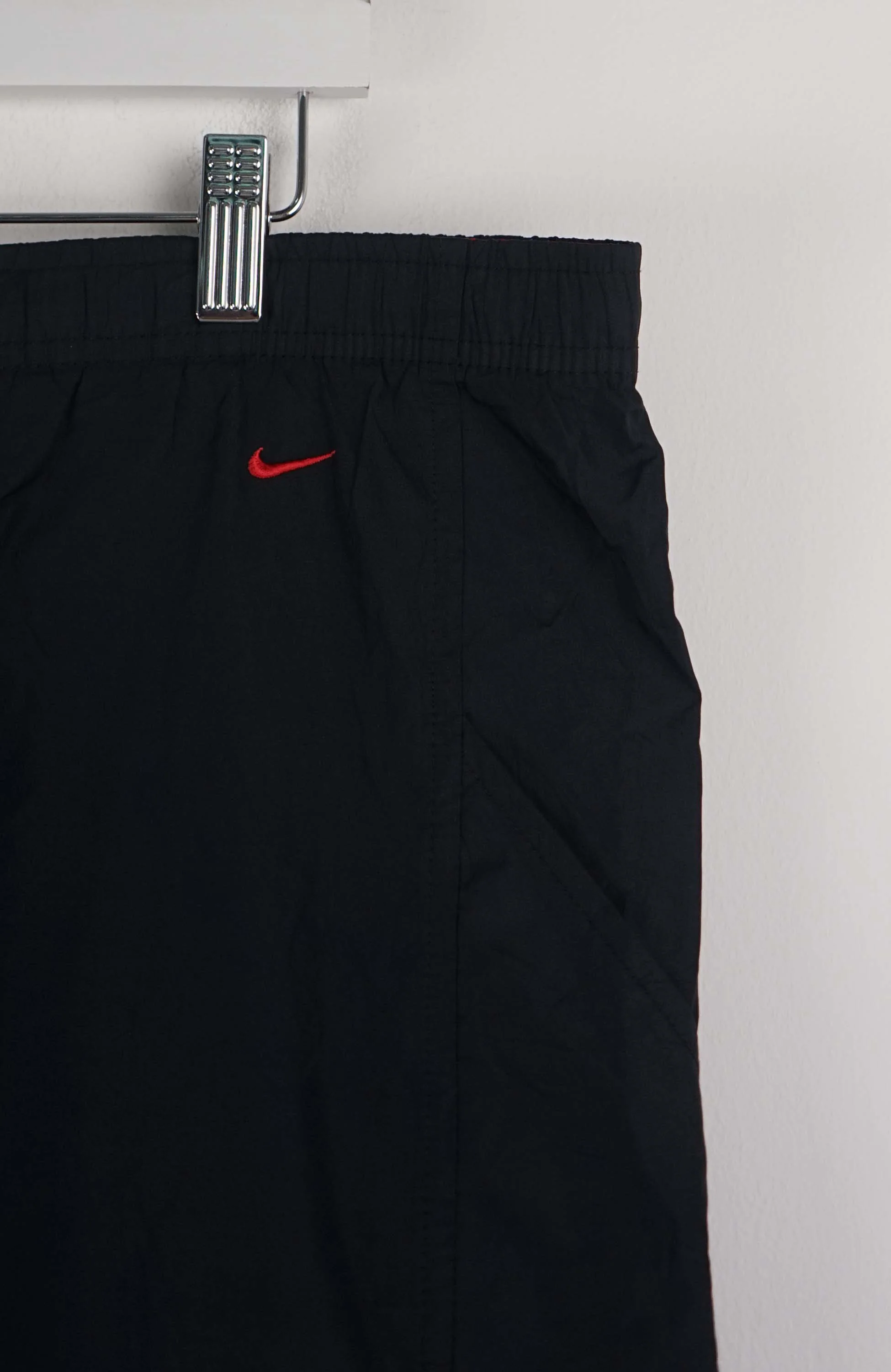 VINTAGE NIKE 3/4 TRACK PANT SHORTS (XXL) - Image 2