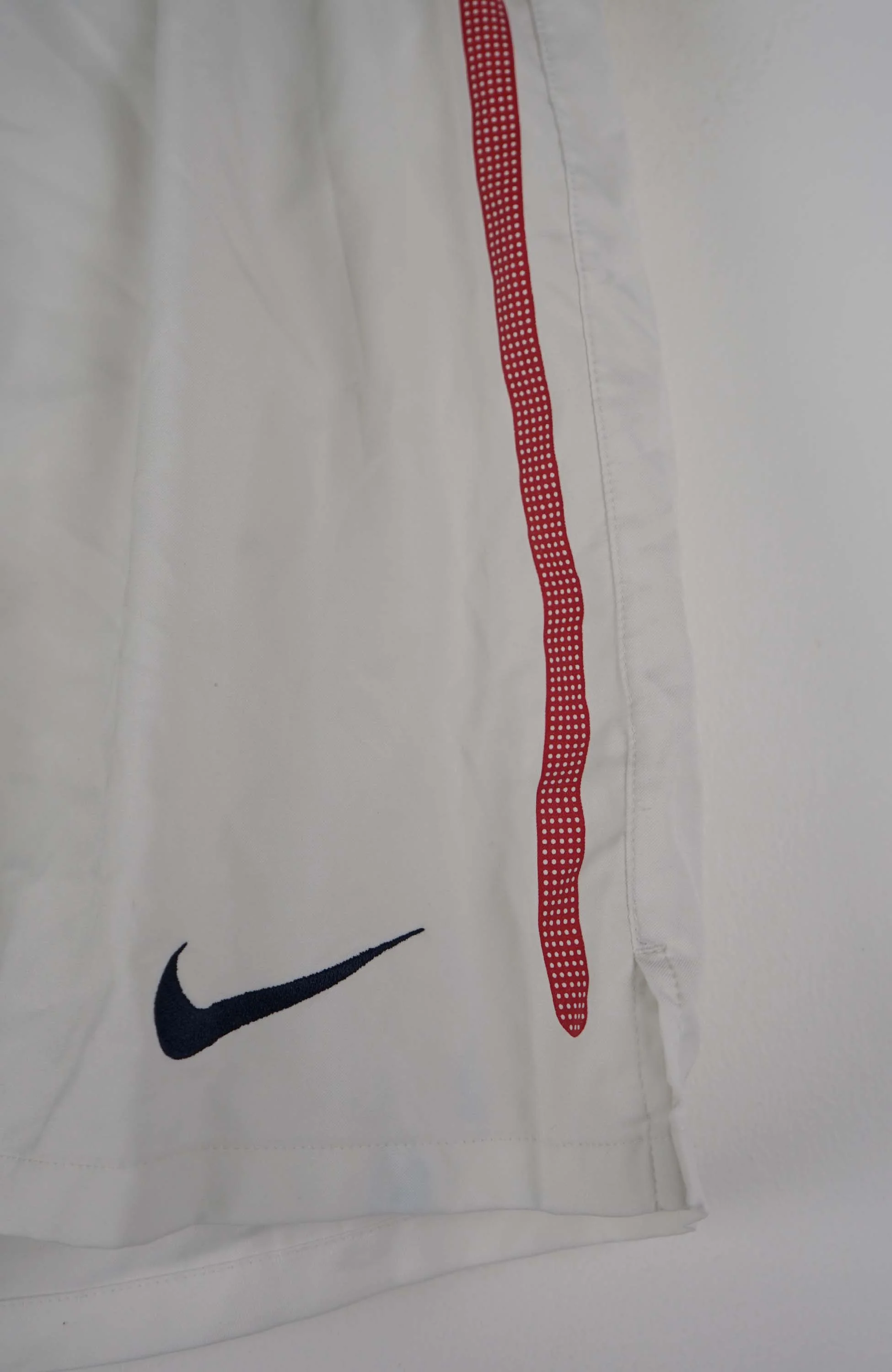 VINTAGE NIKE ACTIVE SHORTS W23 - Image 2