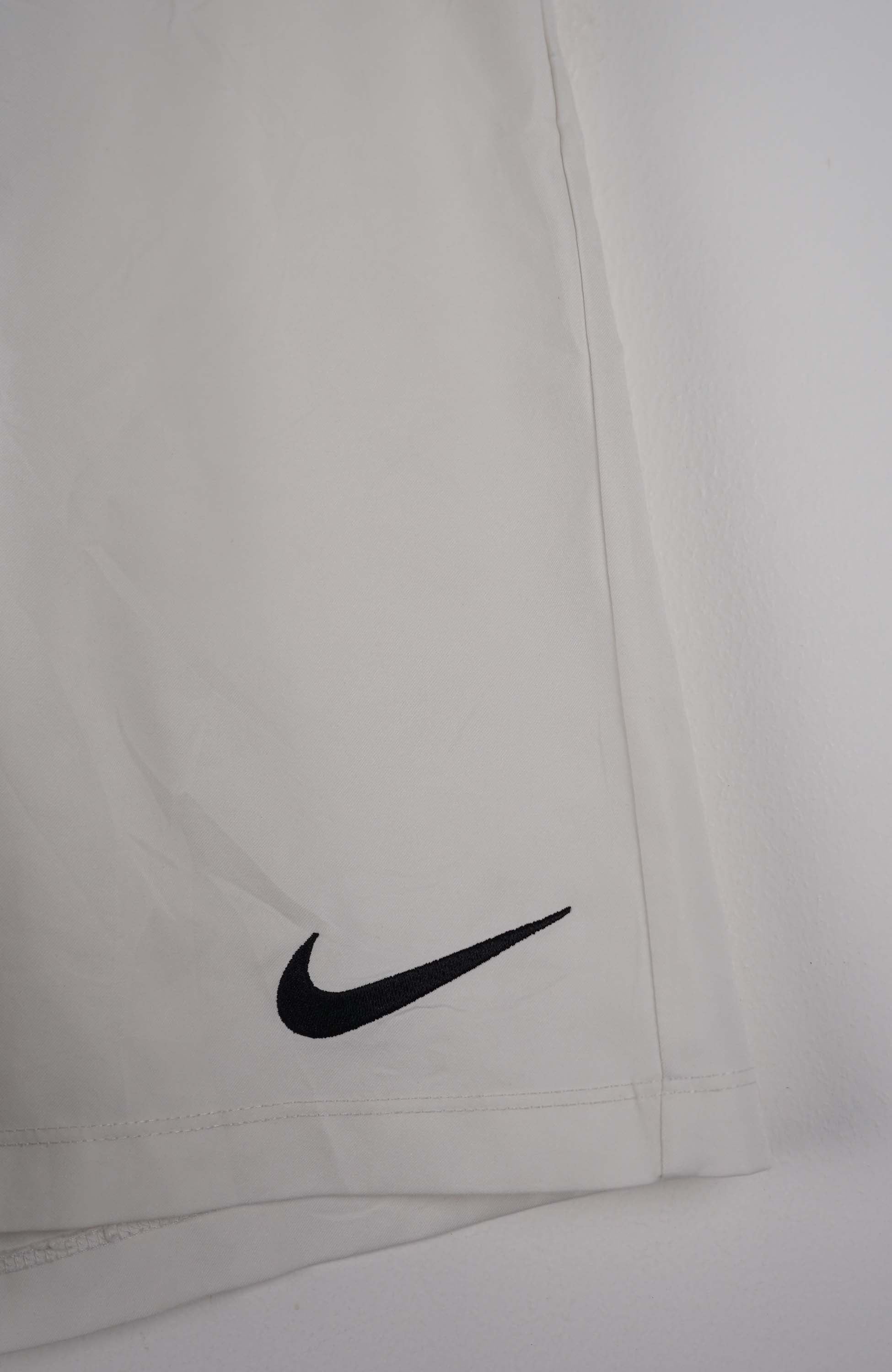 VINTAGE NIKE ACTIVE SHORTS W26 - Image 2