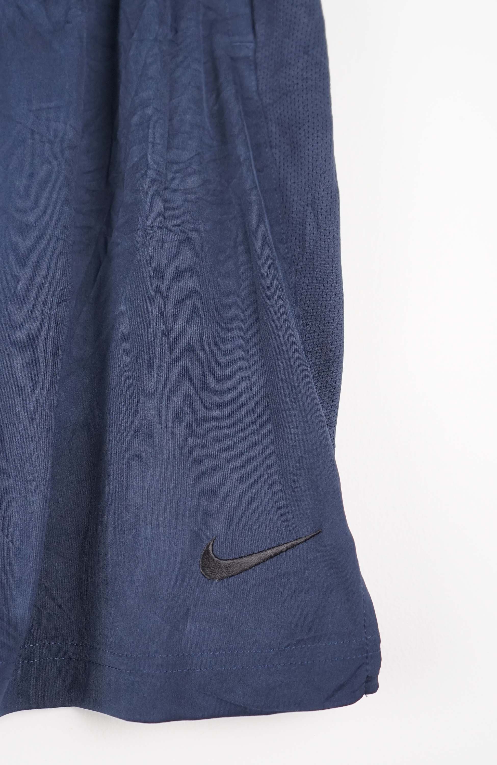 VINTAGE NIKE JERSEY SHORTS W30 - Image 2