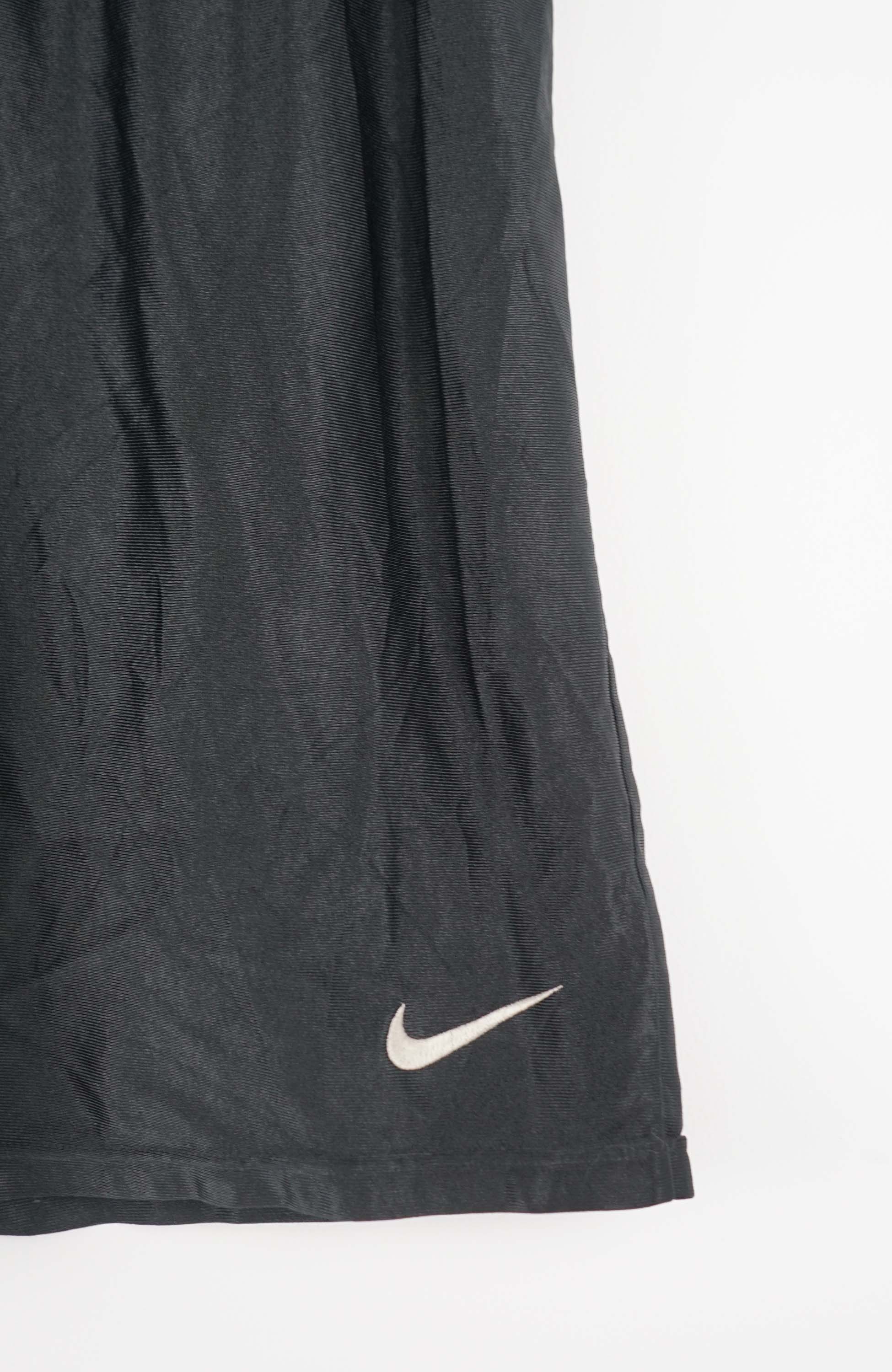 VINTAGE NIKE SHORTS W28 - Image 2