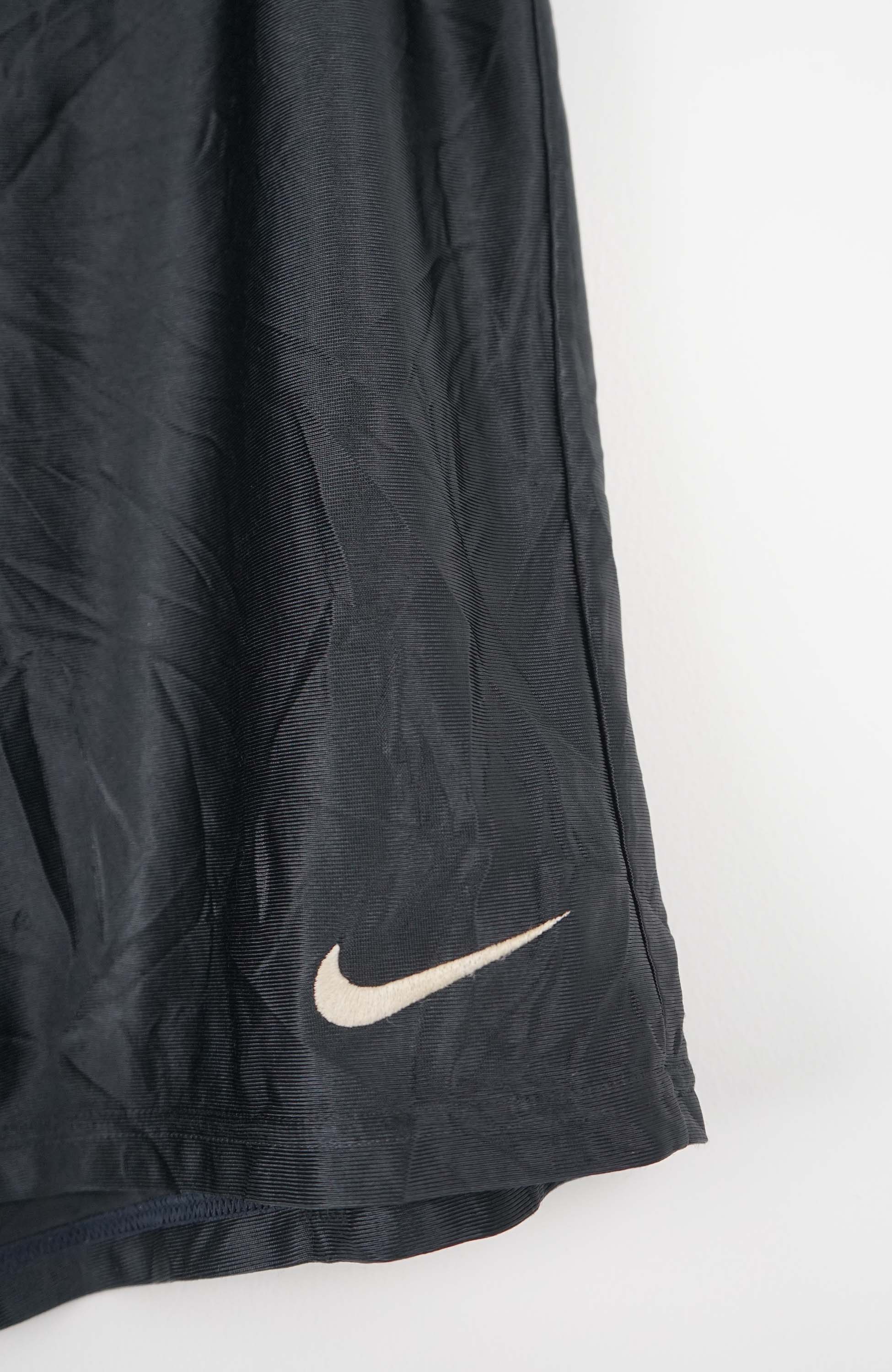 VINTAGE NIKE SHORTS W32 - Image 2
