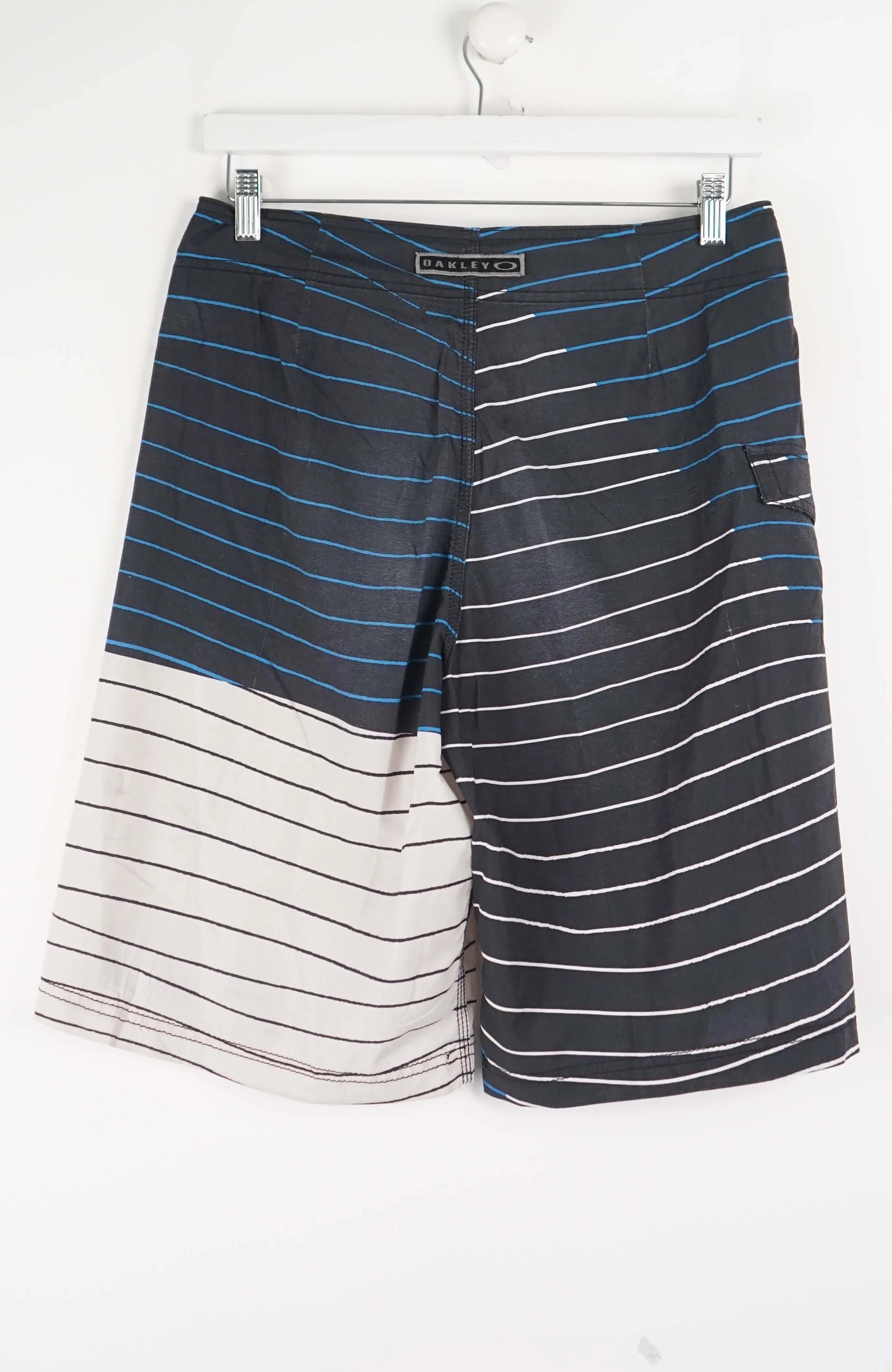 VINTAGE OAKLEY SURF BOARD SHORTS W30 - Image 3