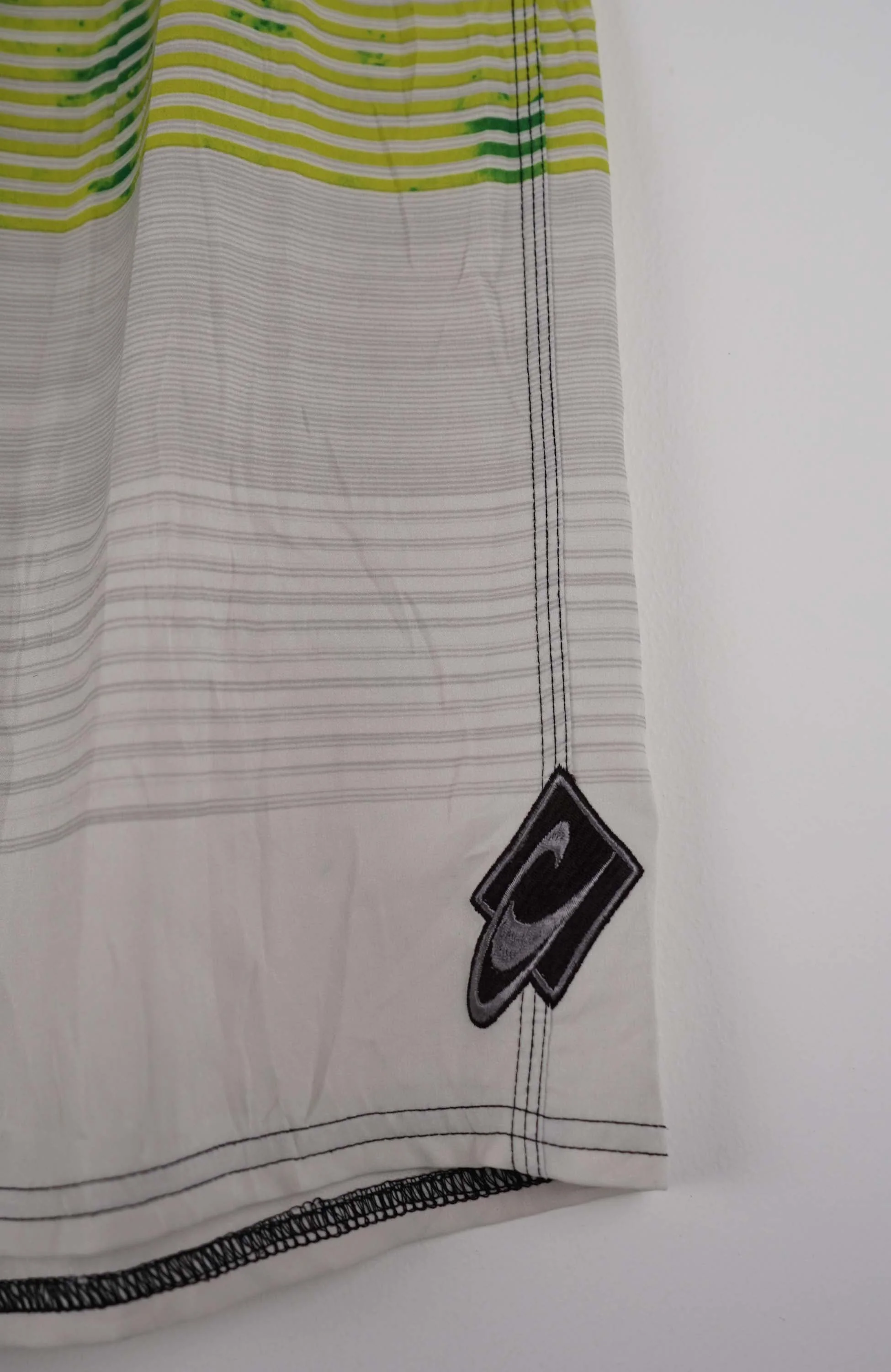 VINTAGE O'NEILL BOARD SHORTS W32 - Image 2