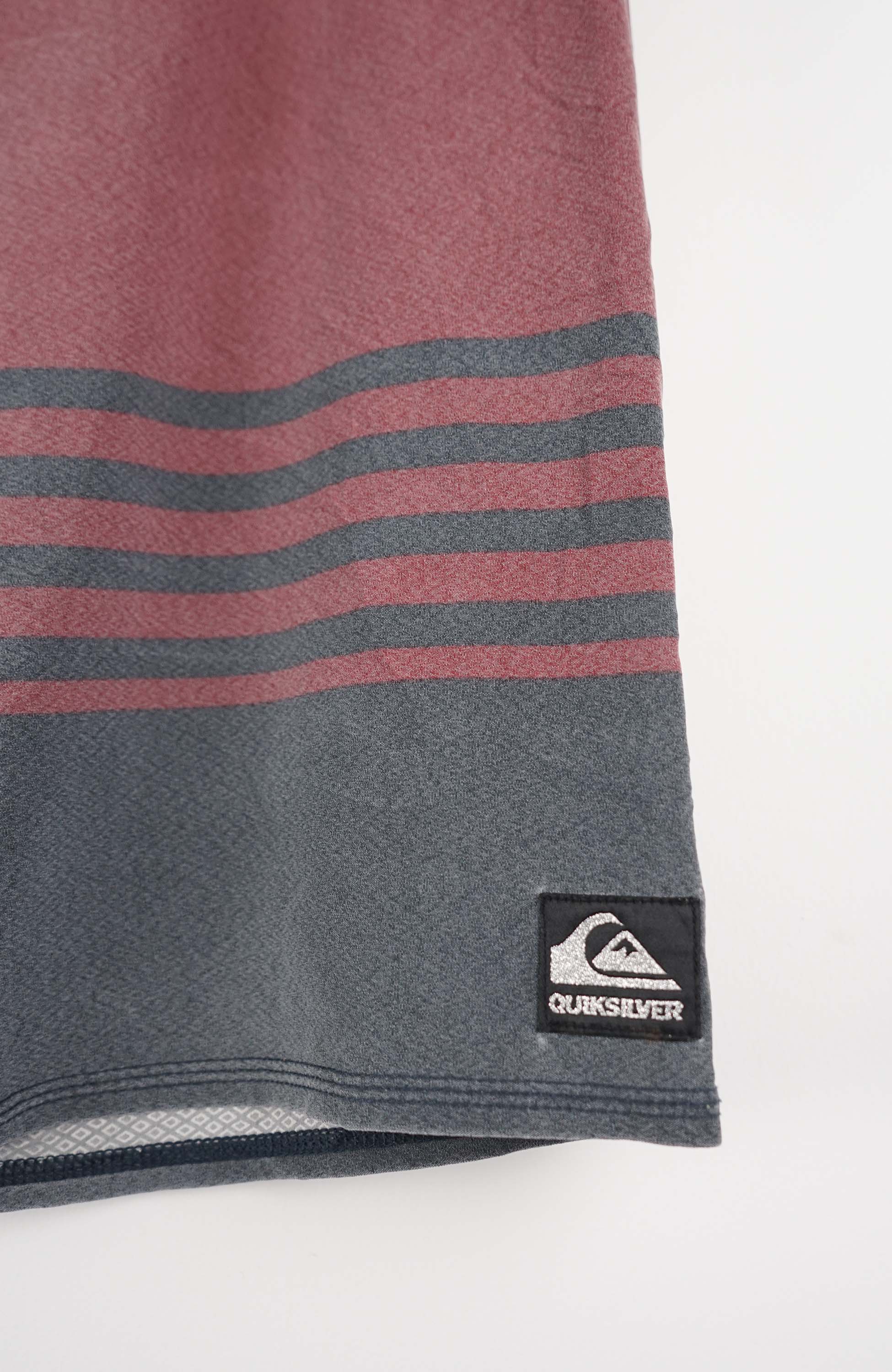 VINTAGE QUIKSILVER BOARD SHORTS W36 - Image 2
