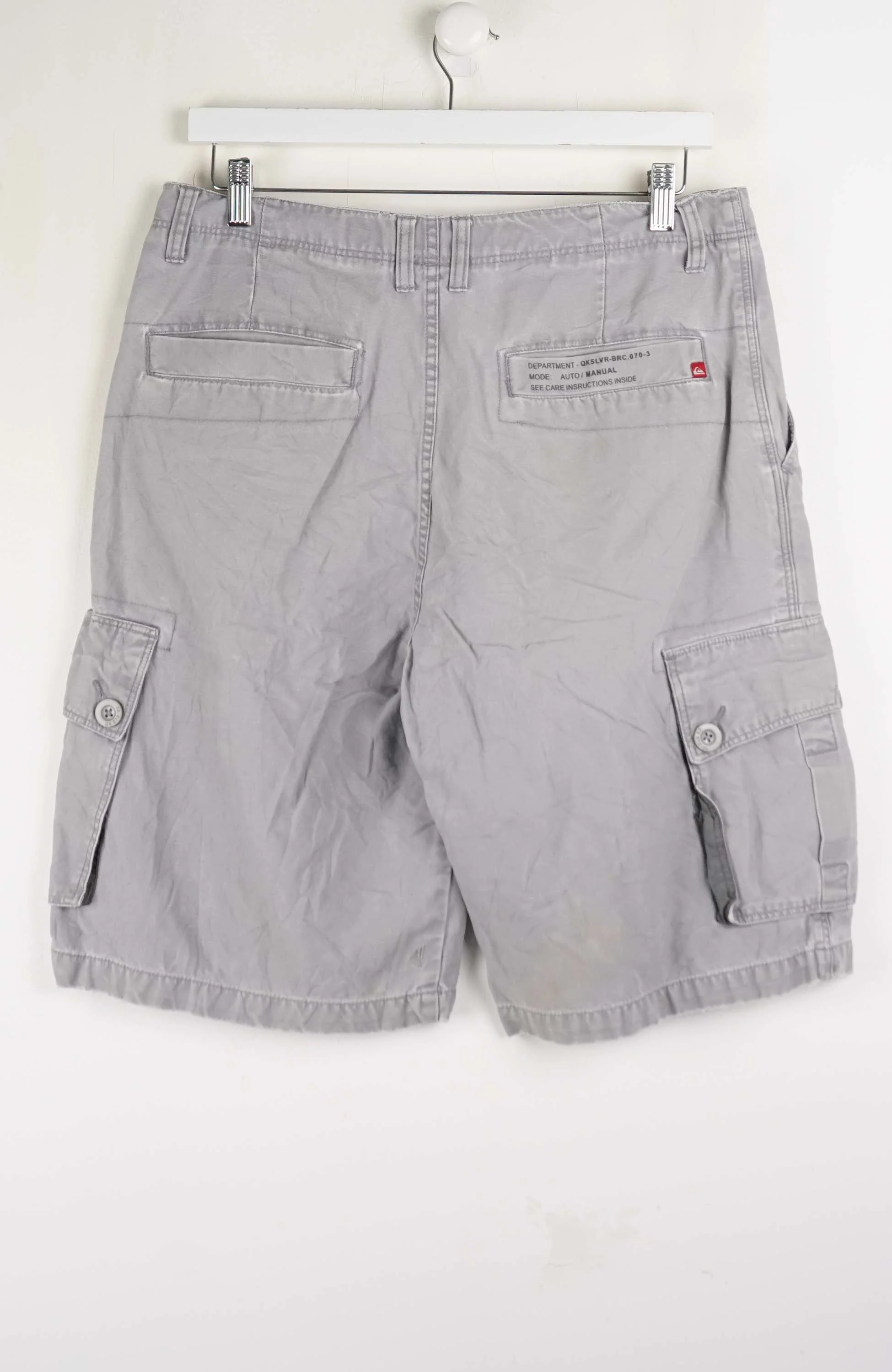 VINTAGE QUIKSILVER CARGO SHORTS W32 - Image 4