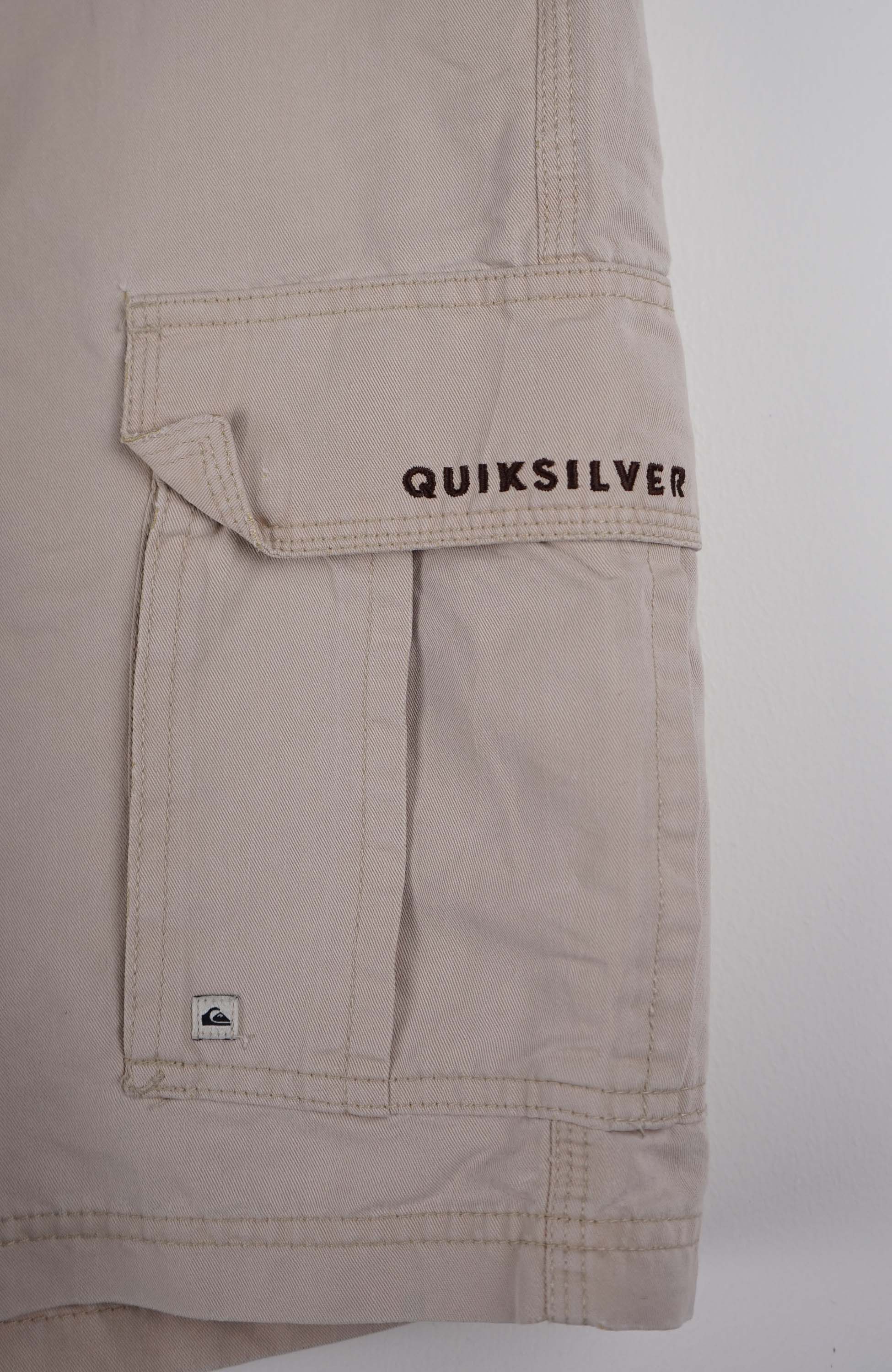 VINTAGE QUIKSILVER CARGO SHORTS W36 - Image 2