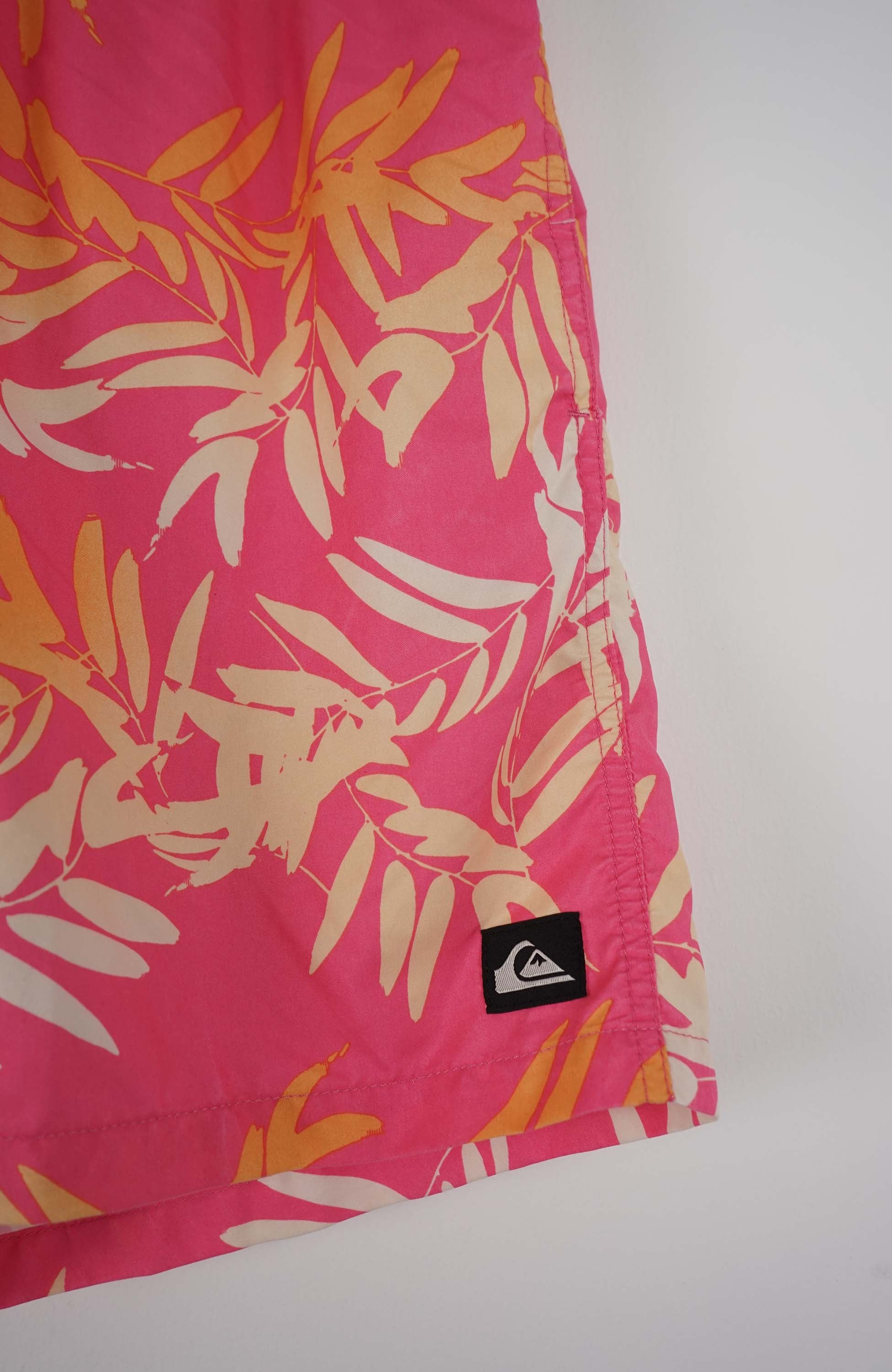 VINTAGE QUIKSILVER SHORTS W31 - Image 2