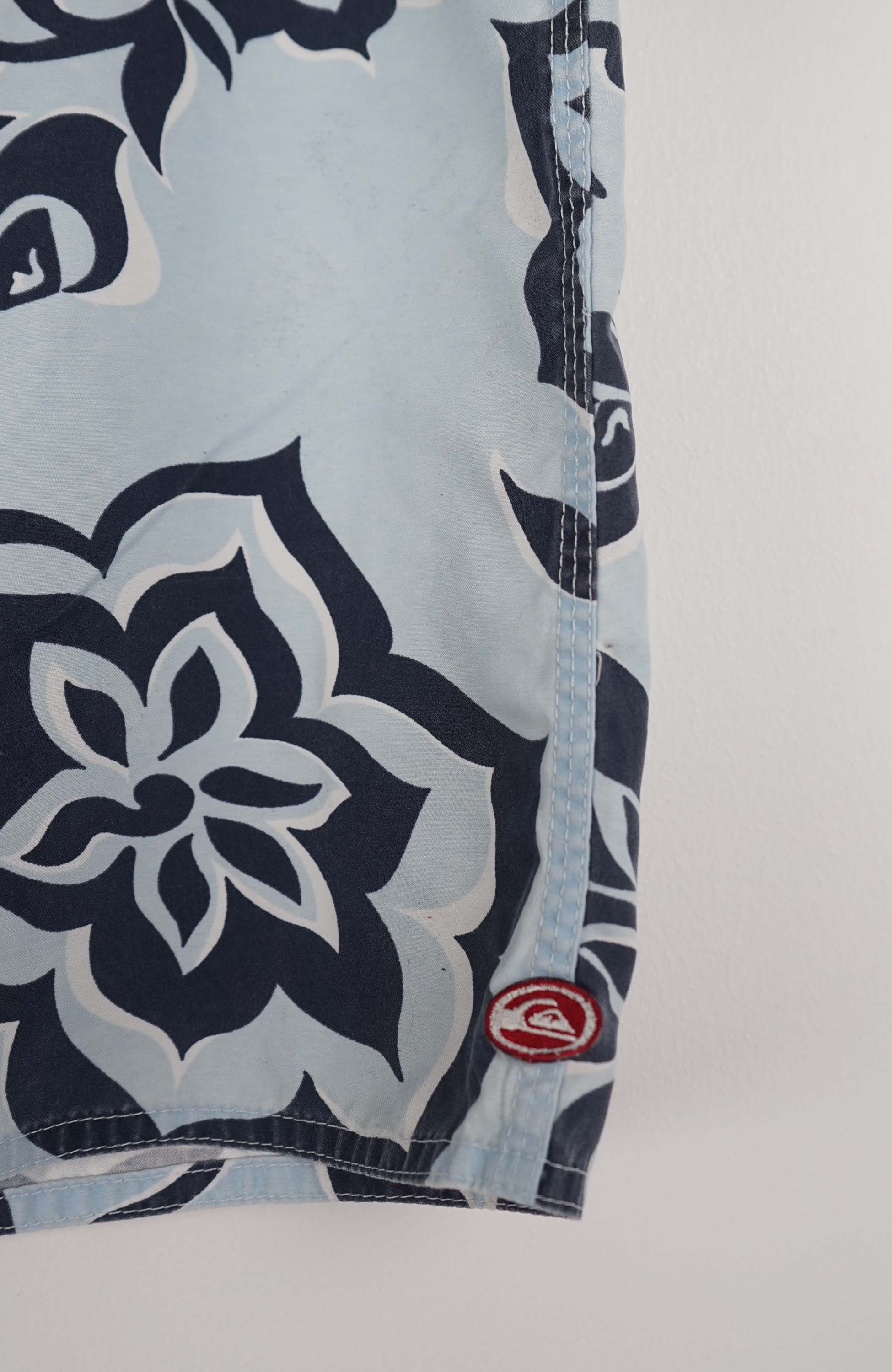 VINTAGE QUIKSILVER SURF BOARD SHORTS W35 - Image 2
