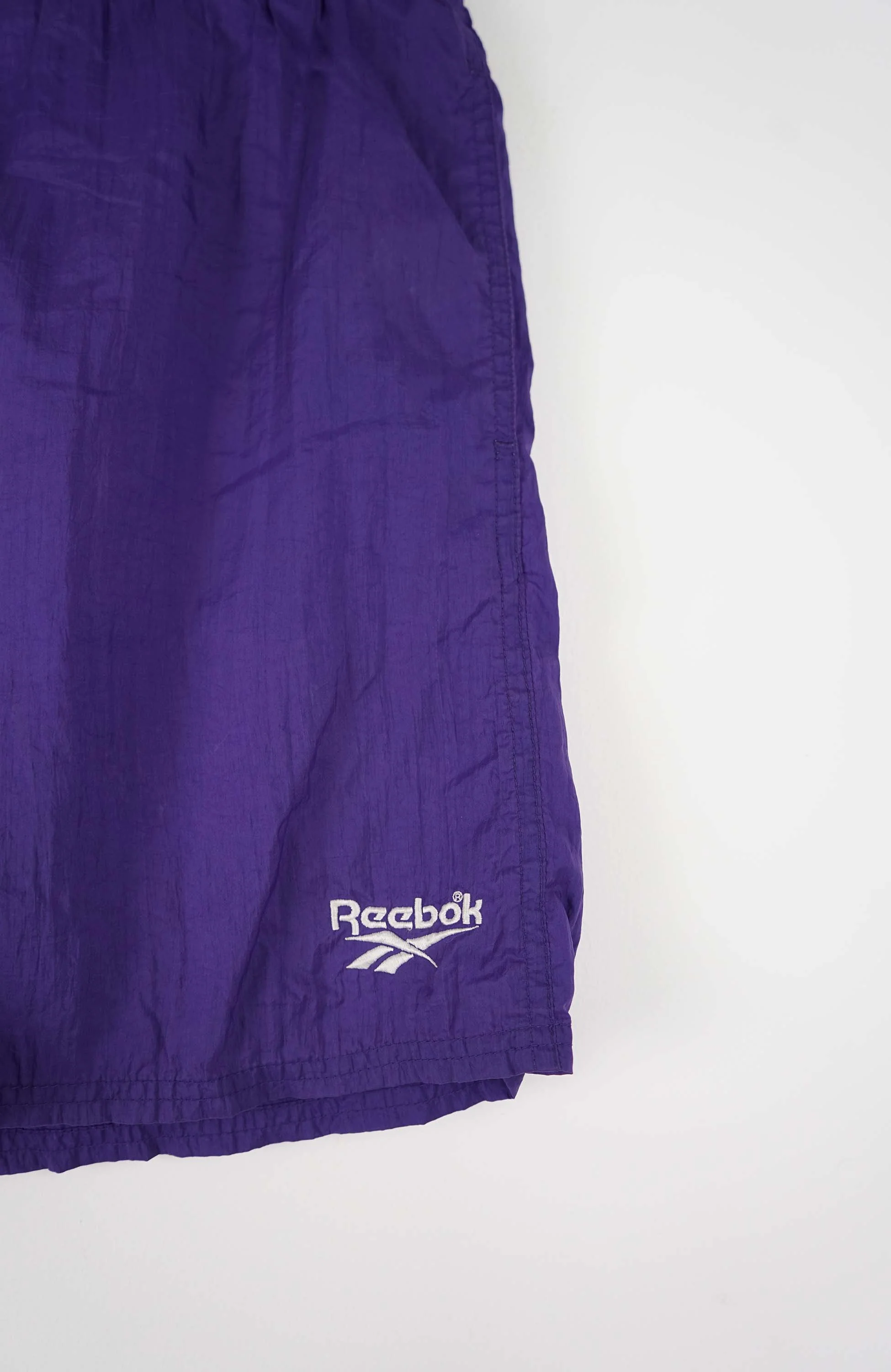 VINTAGE REEBOK SHORTS W33 - Image 2