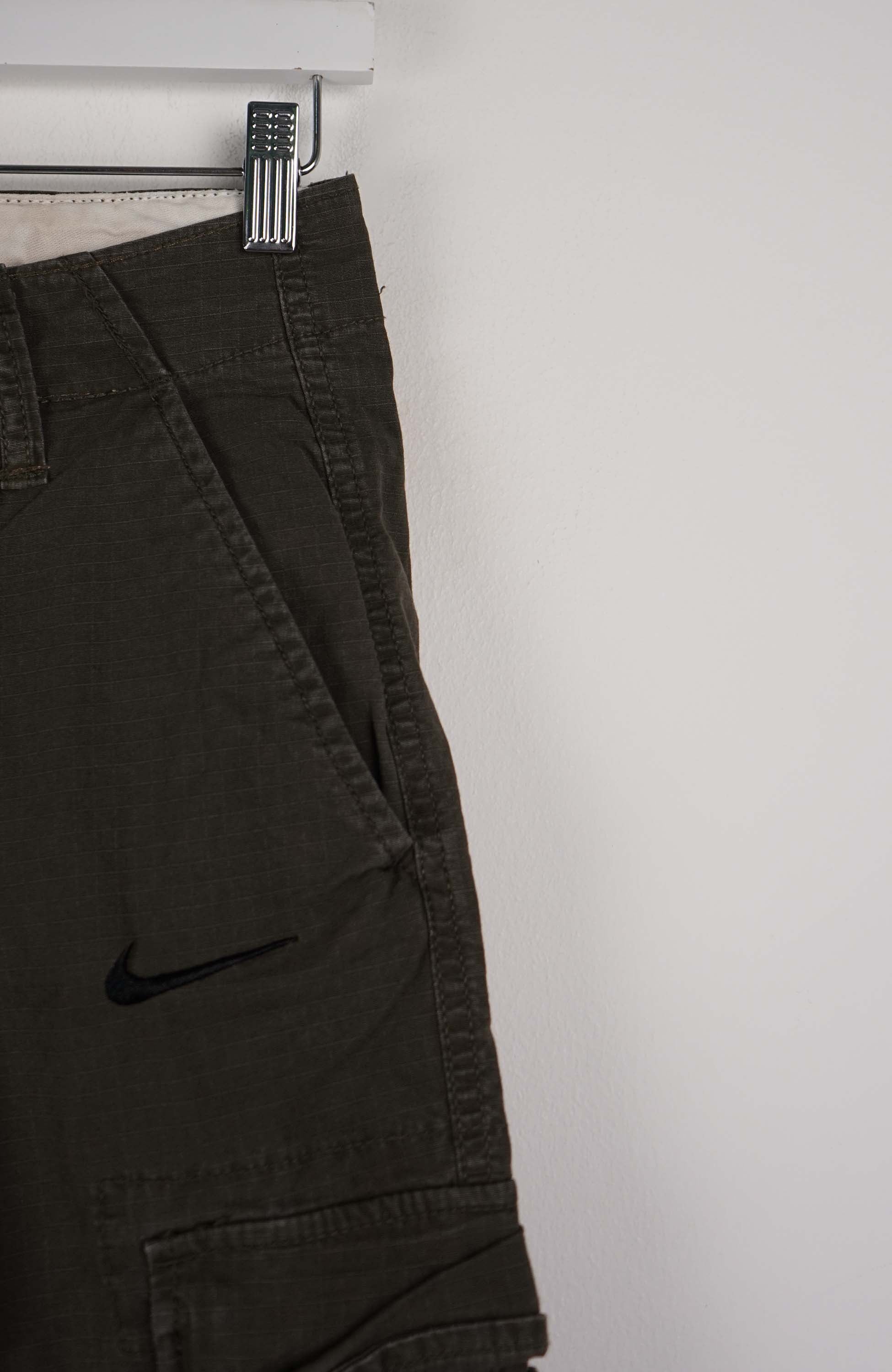 VINTAGE REWORK CARGO SHORTS W27 - Image 2