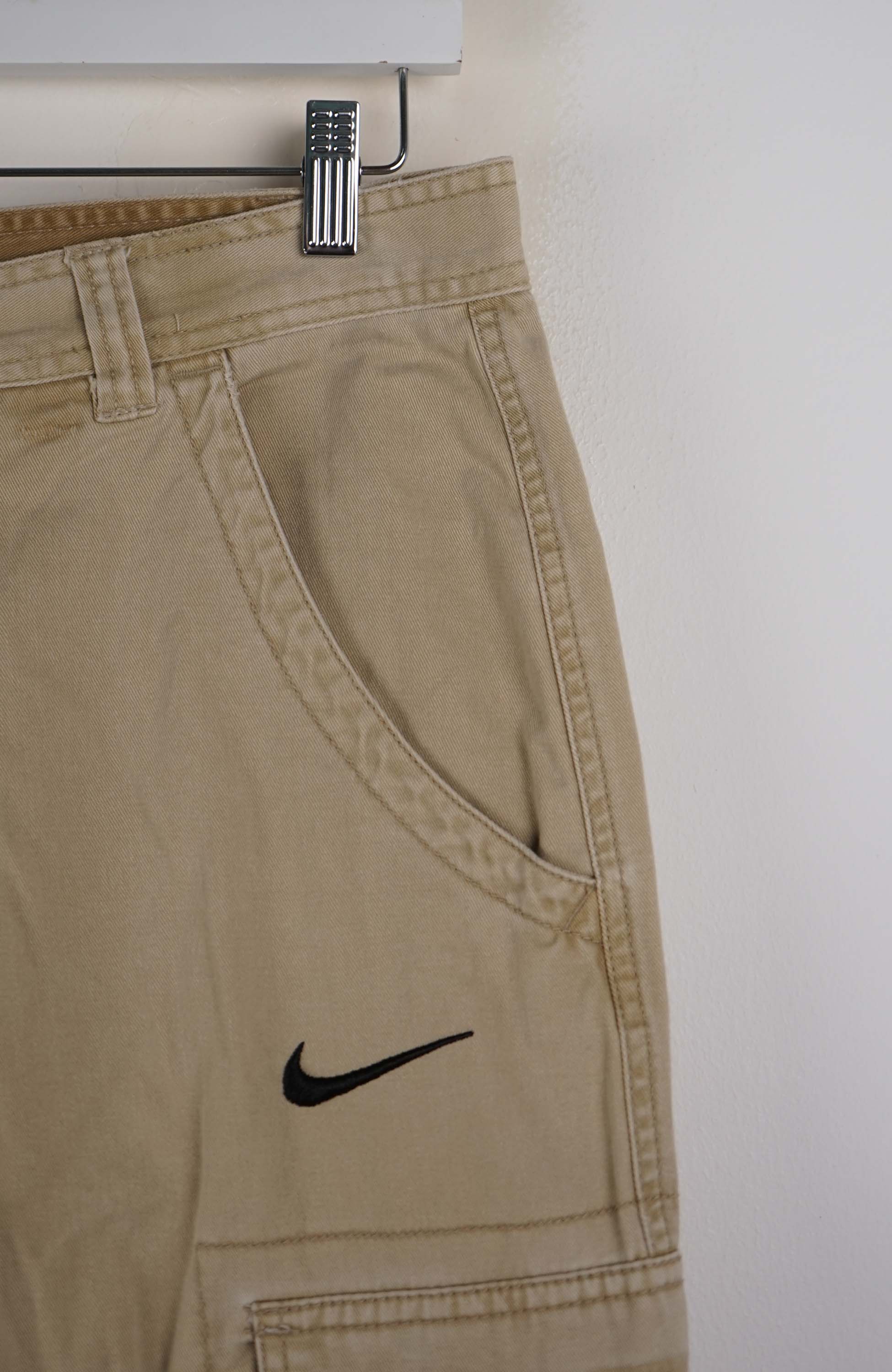 VINTAGE REWORK CARGO SHORTS W32 - Image 2