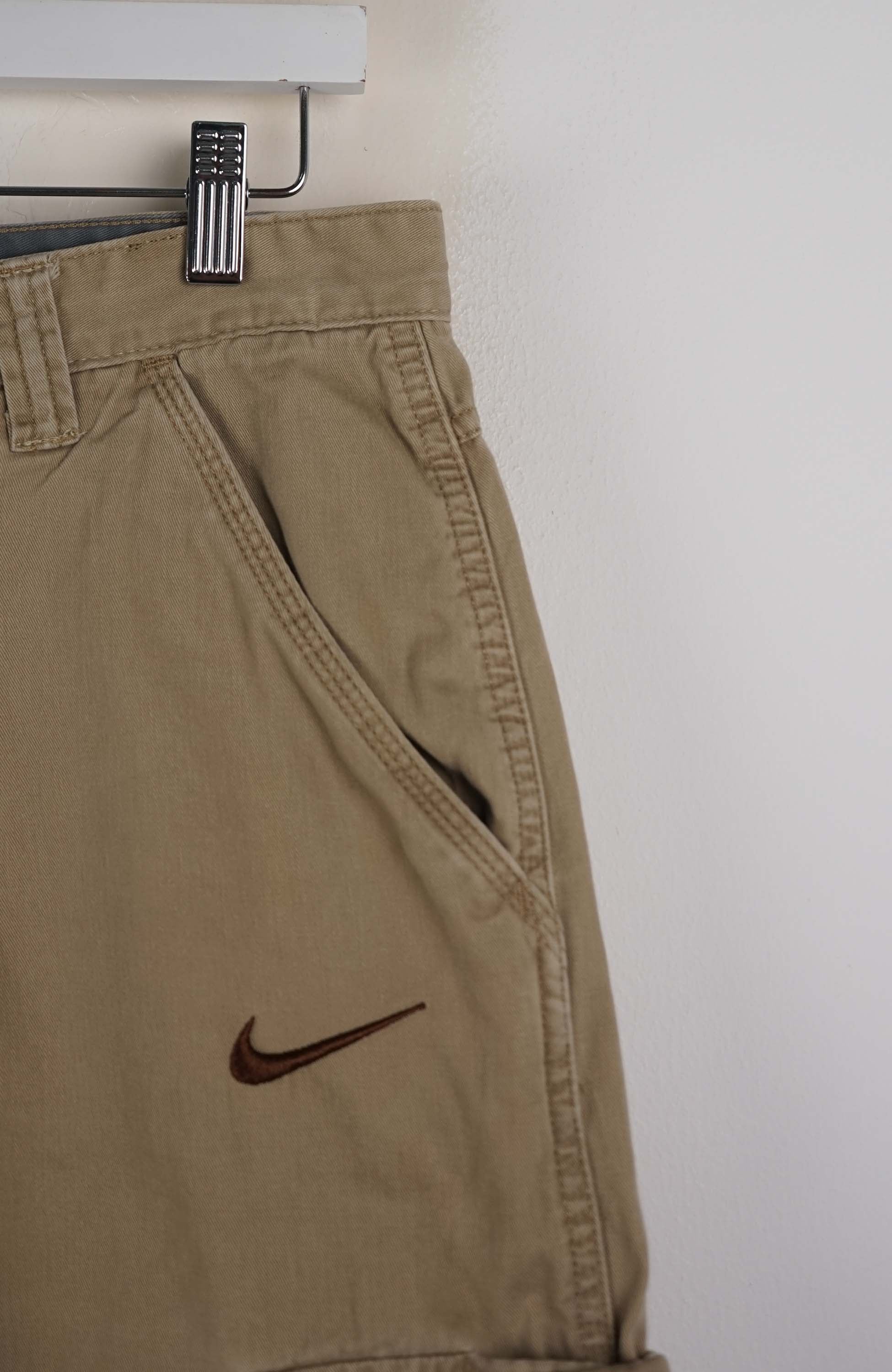 VINTAGE REWORK CARGO SHORTS W32 - Image 2