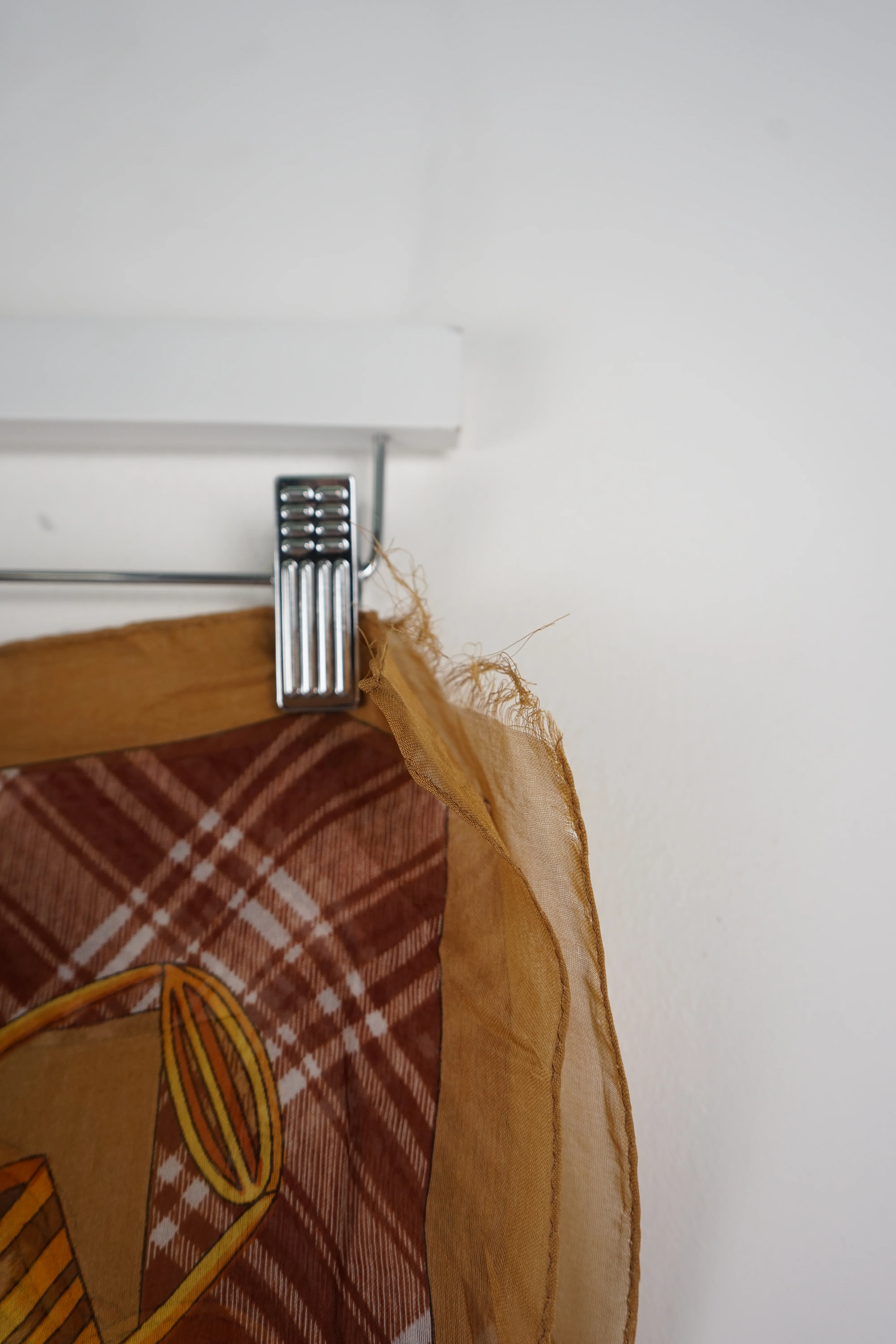 VINTAGE  SCARF - Image 2