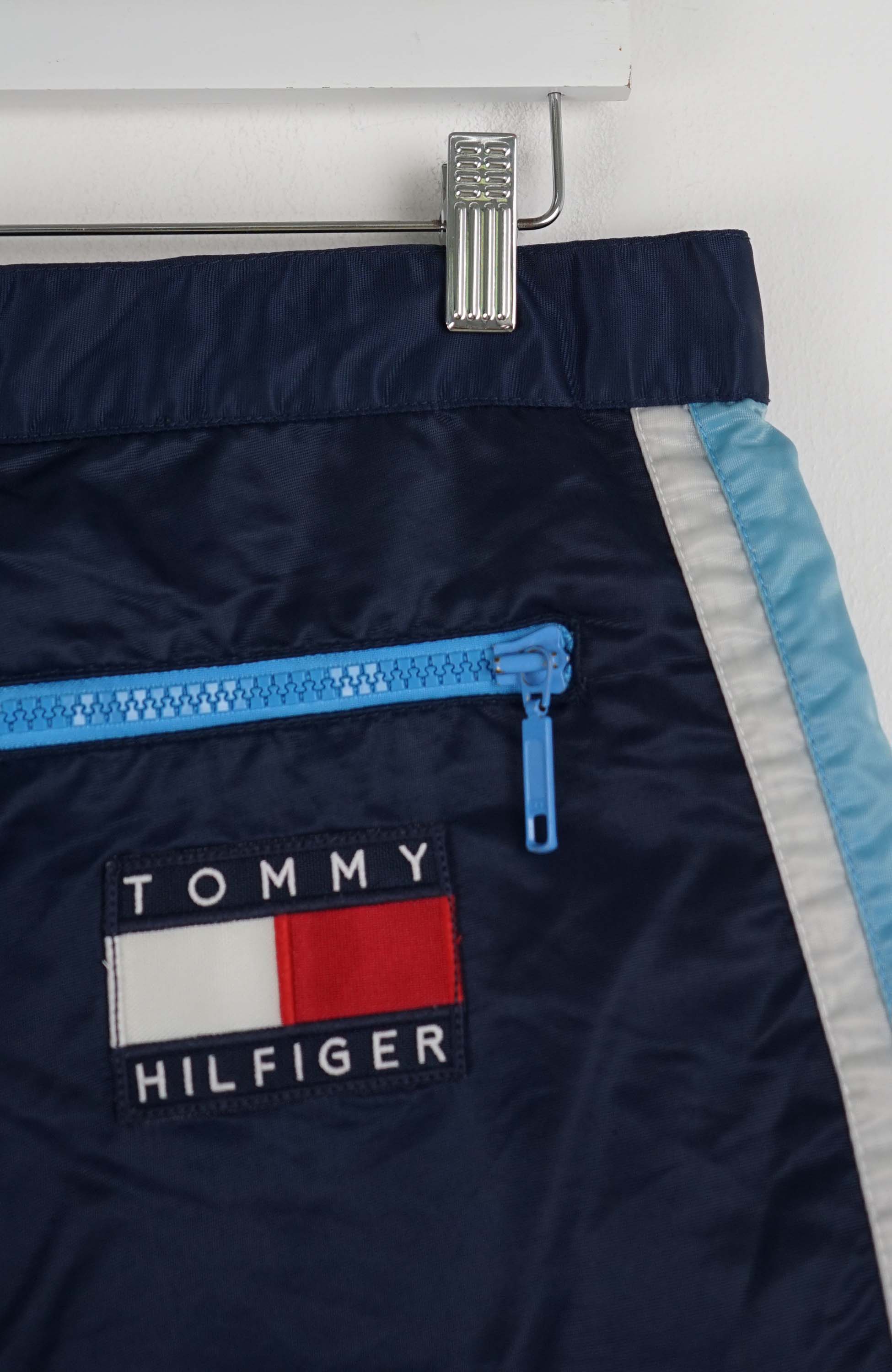 VINTAGE TOMMY HILFIGER ACTIVE SHORTS W35 - Image 2