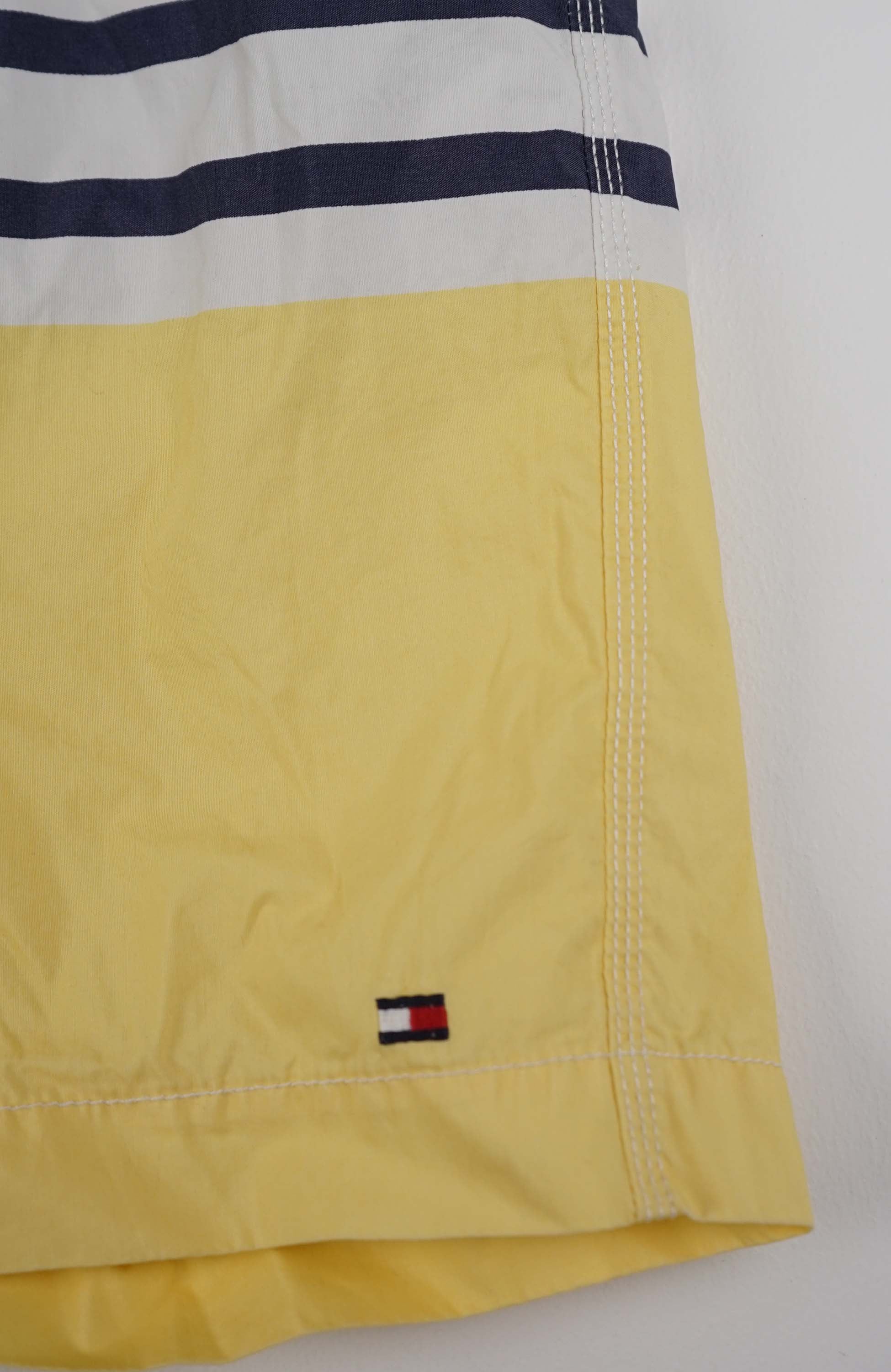 VINTAGE TOMMY HILFIGER BOARD SHORTS W34 - Image 2