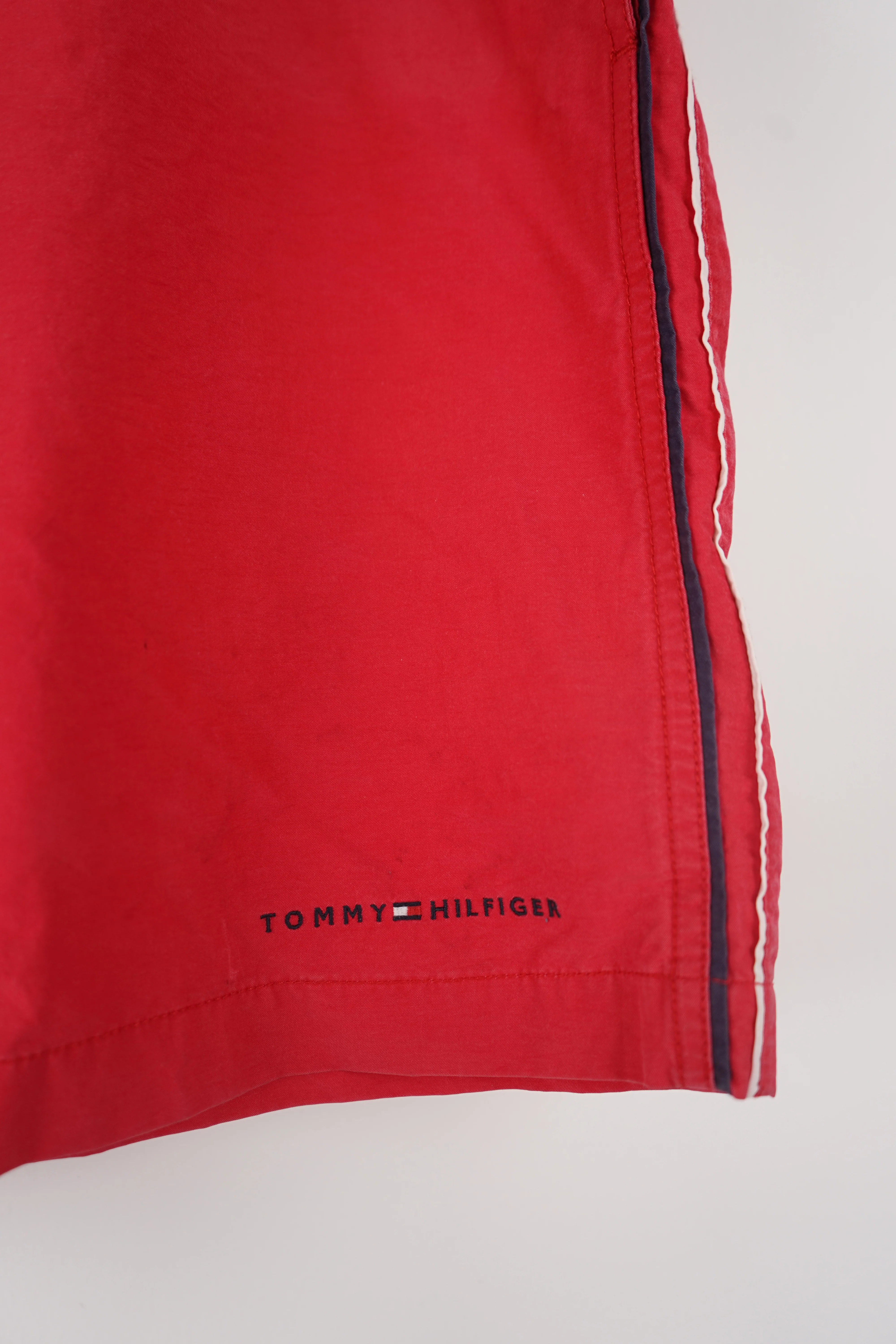 VINTAGE TOMMY HILFIGER SHORTS W36 - Image 2