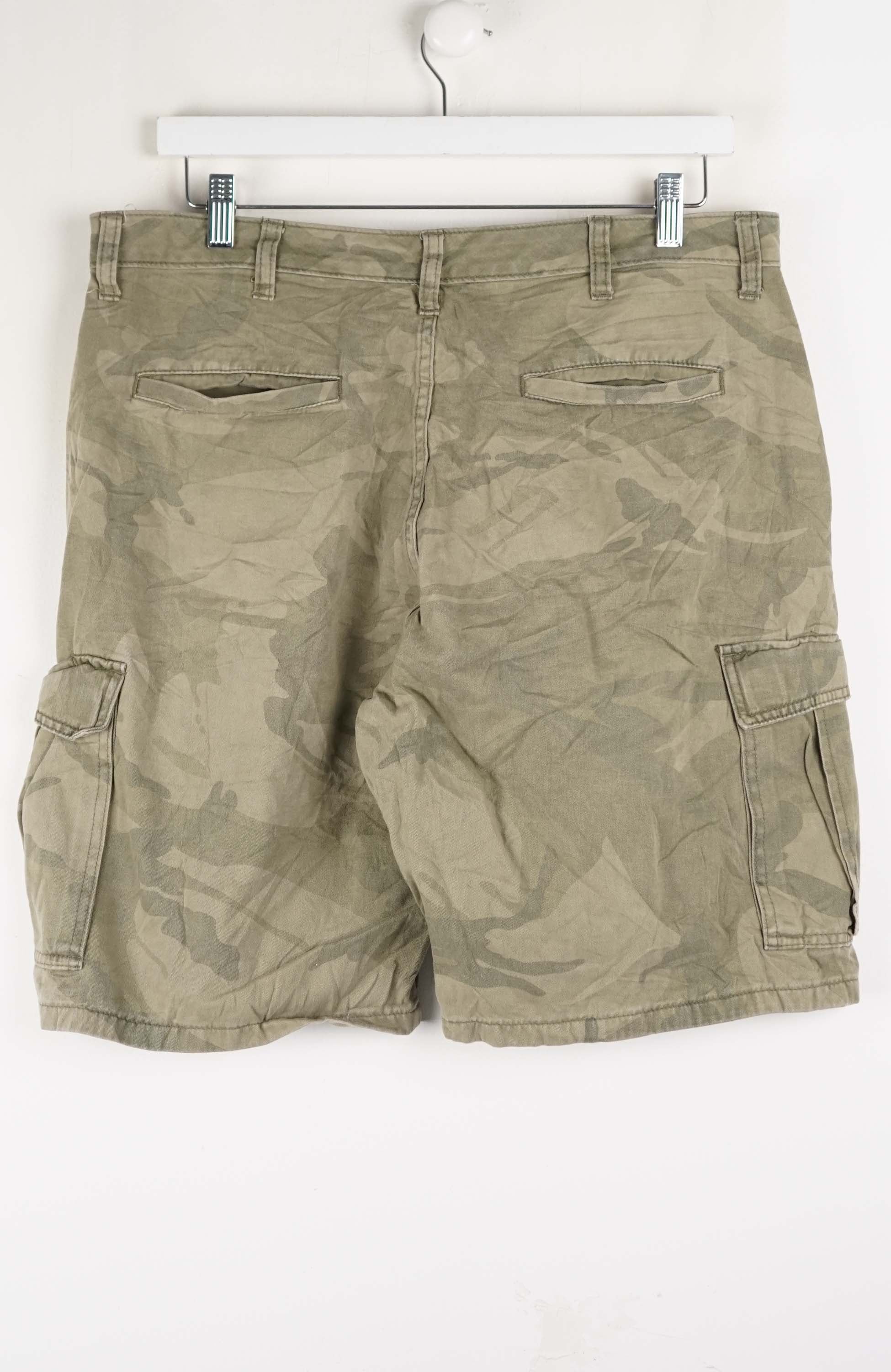 VINTAGE WRANGLER CAMO CARGO SHORTS W35 - Image 3