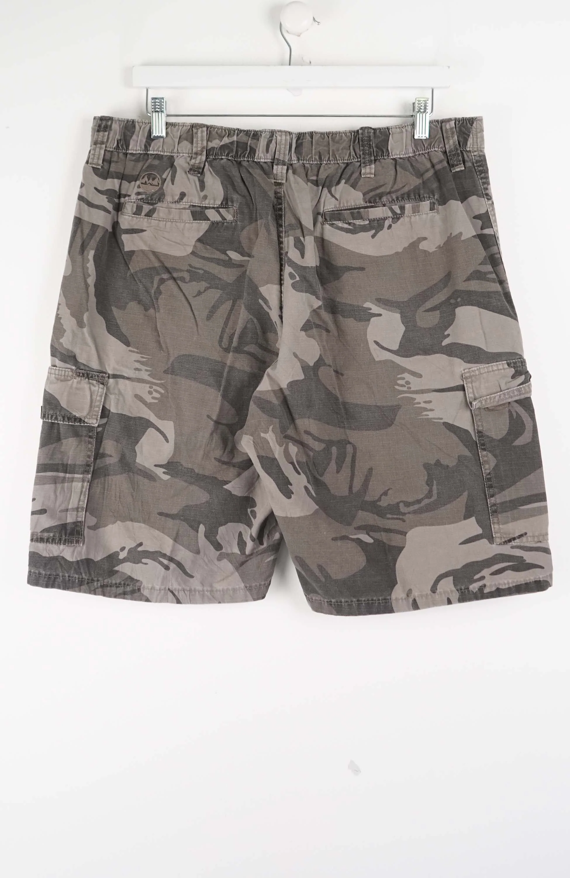 VINTAGE WRANGLER CAMO CARGO SHORTS W36 - Image 3