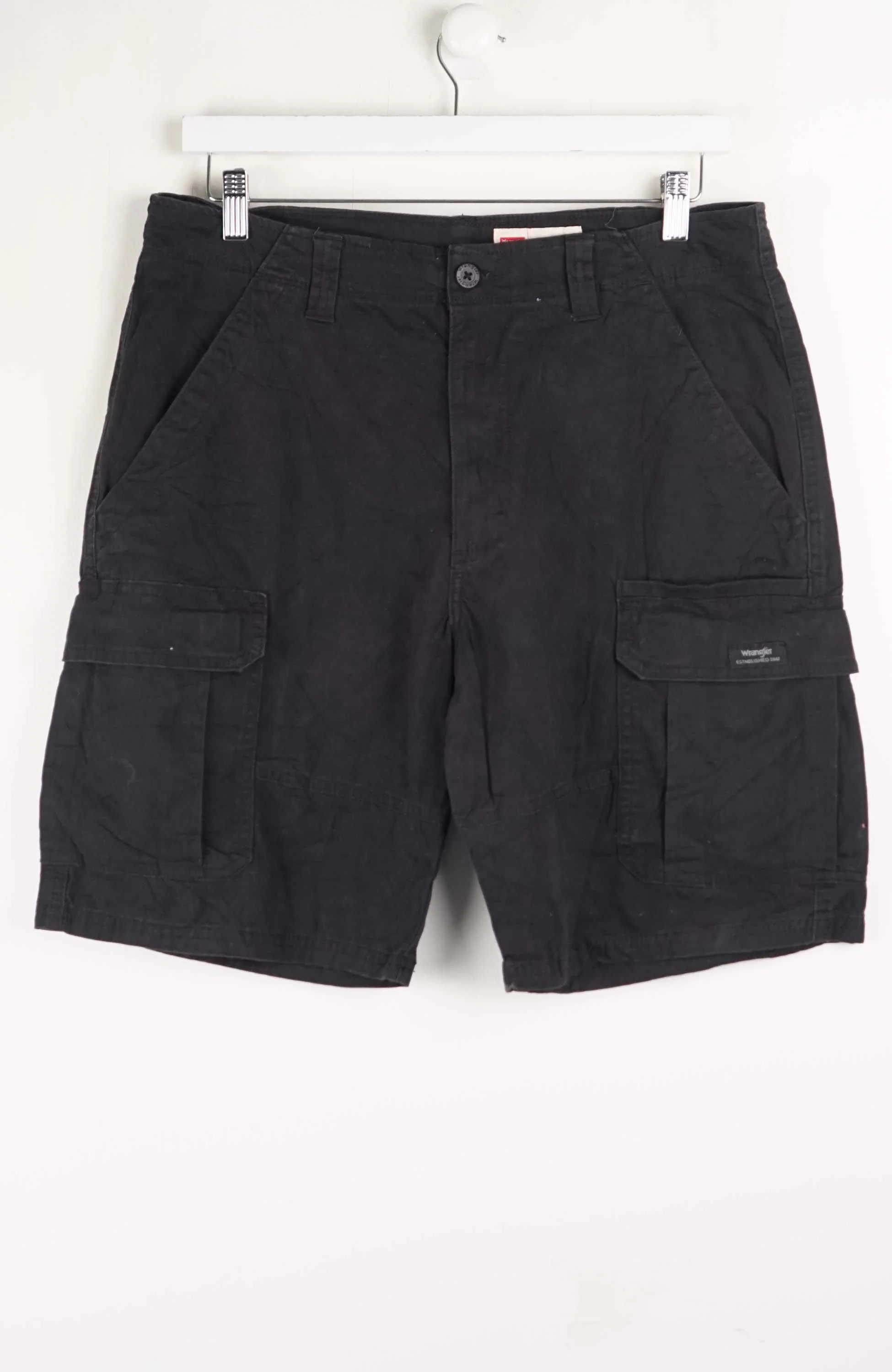 VINTAGE WRANGLER CARGO SHORTS W32