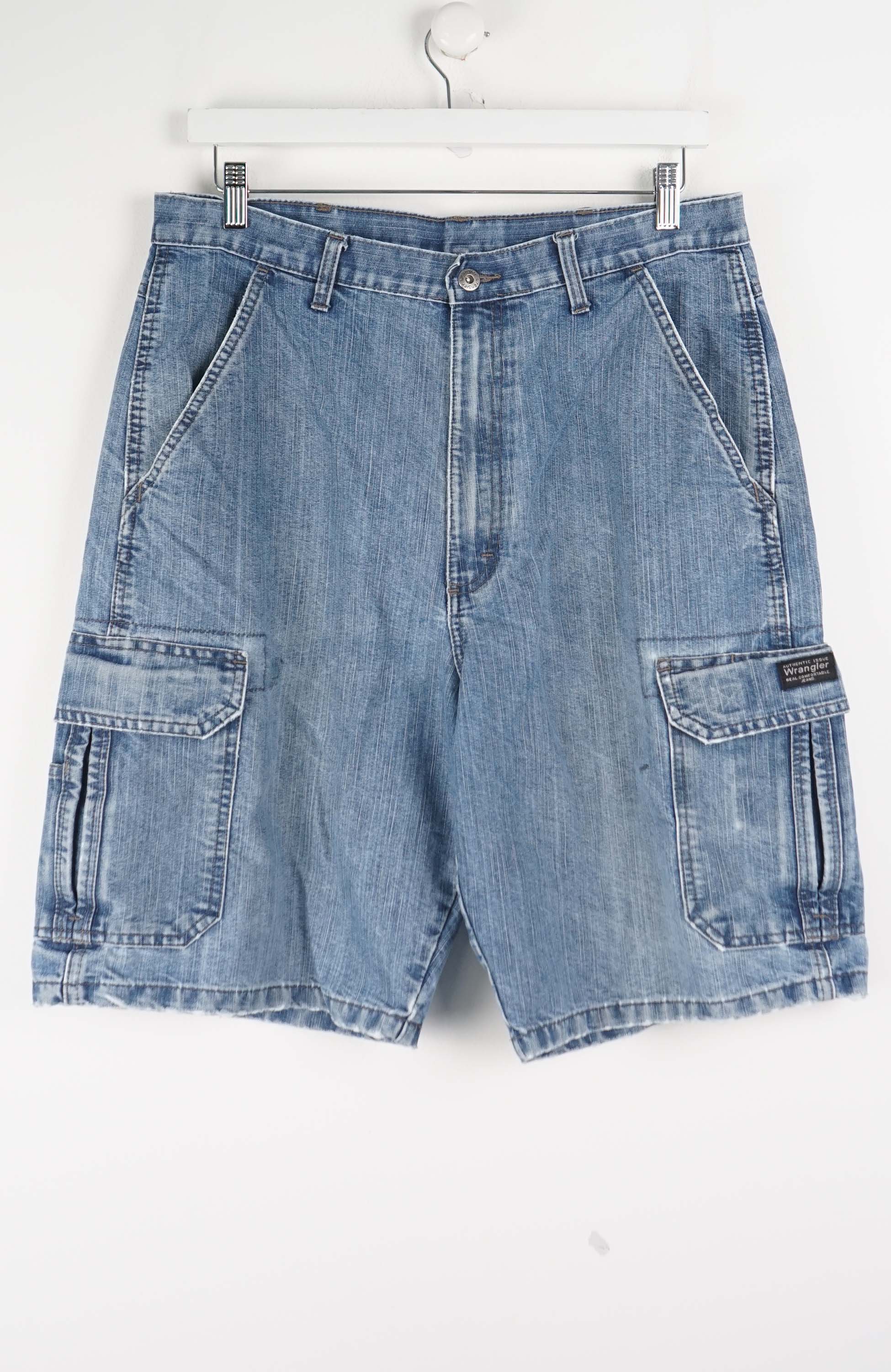 VINTAGE WRANGLER CARGO SHORTS W32