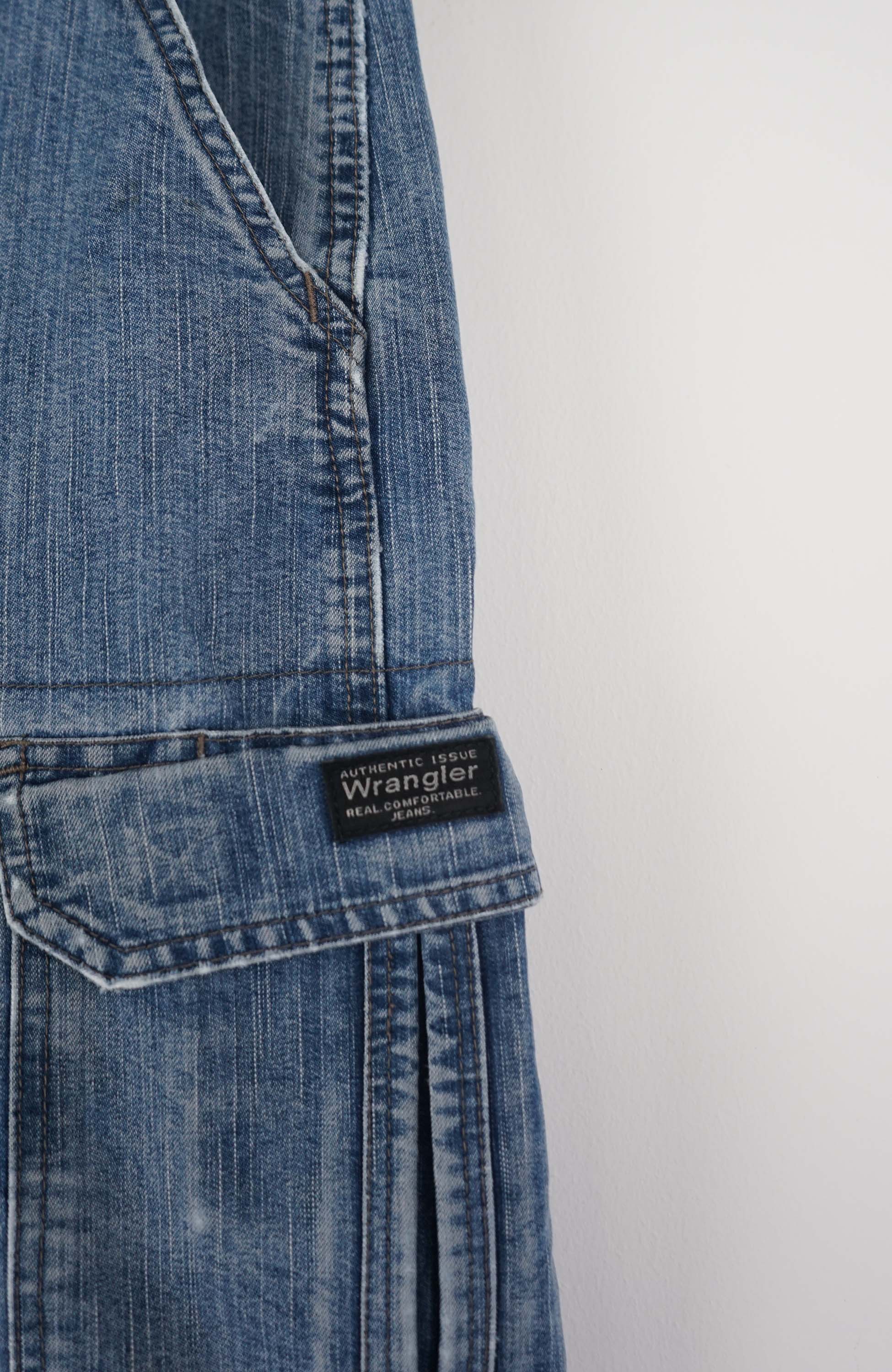 VINTAGE WRANGLER CARGO SHORTS W32 - Image 2