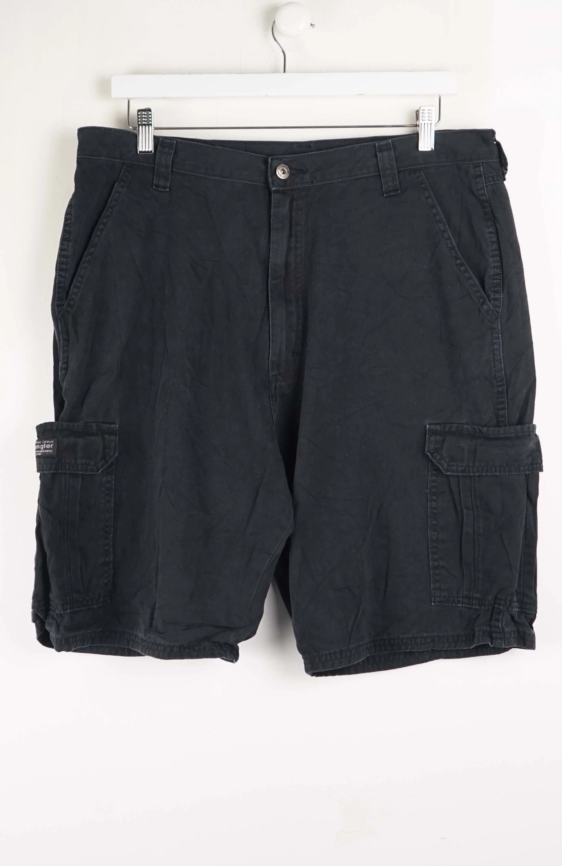 VINTAGE WRANGLER CARGO SHORTS W34