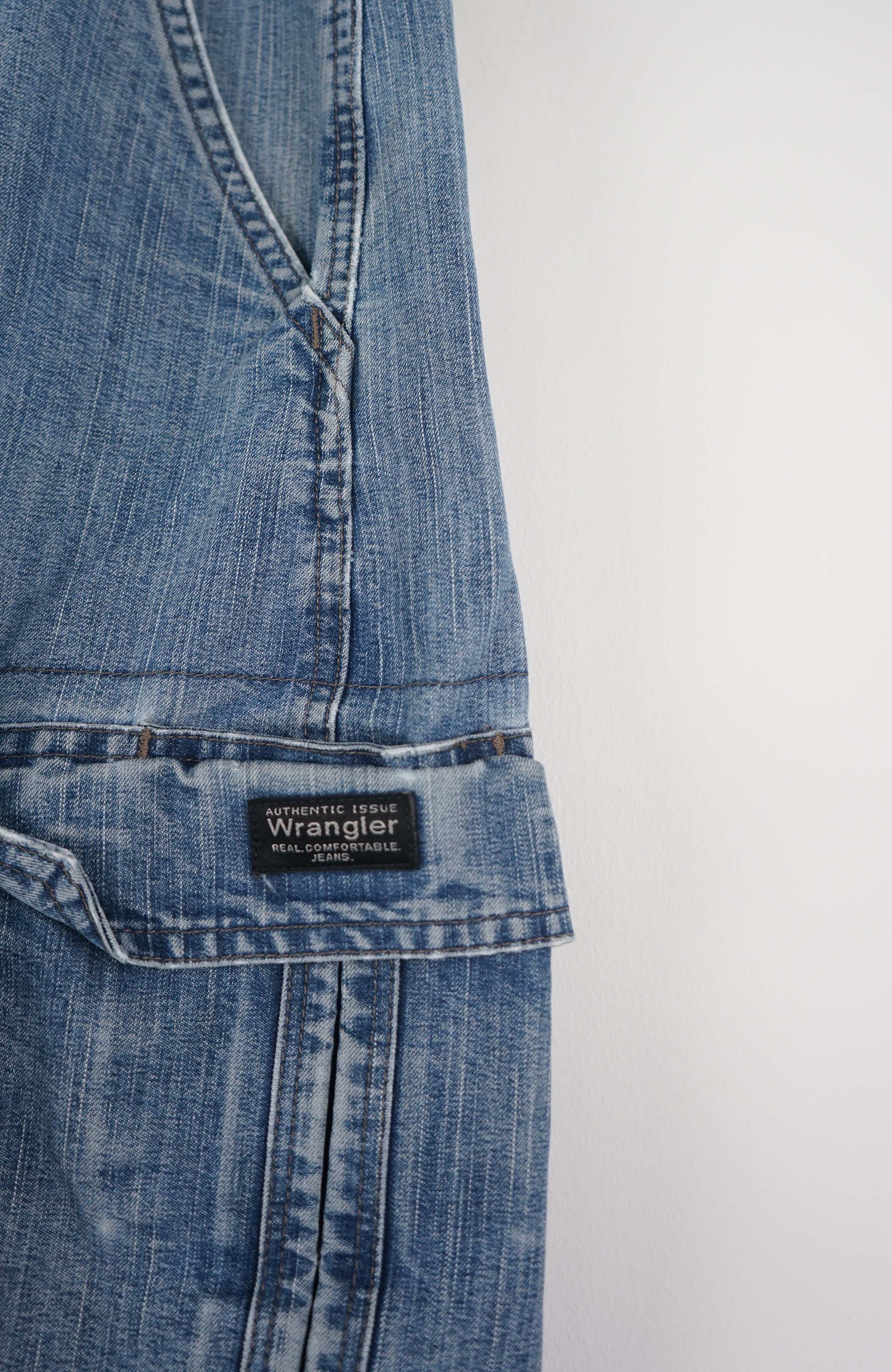 VINTAGE WRANGLER CARGO SHORTS W34 - Image 2