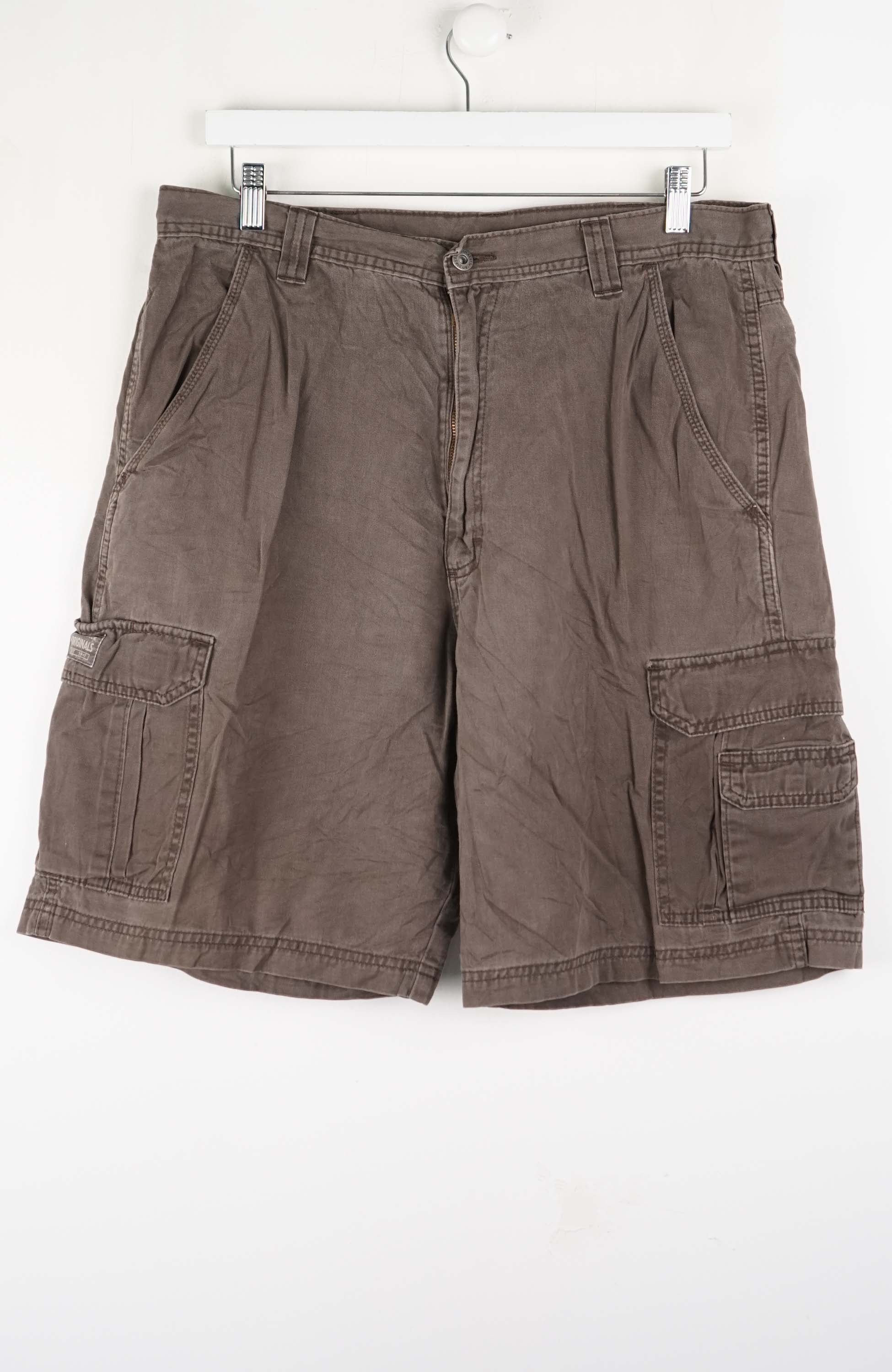 VINTAGE WRANGLER CARGO SHORTS W34