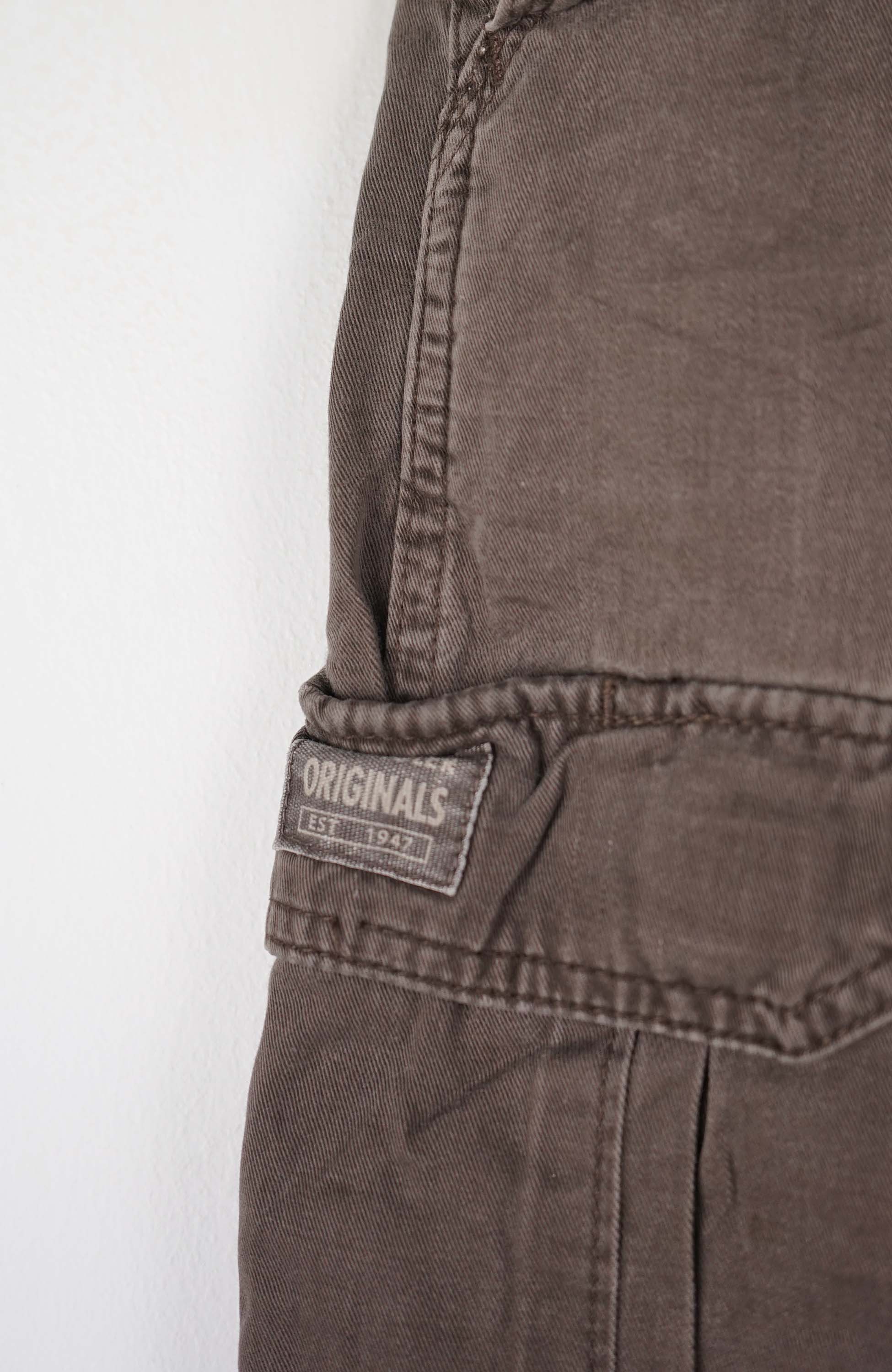 VINTAGE WRANGLER CARGO SHORTS W34 - Image 2