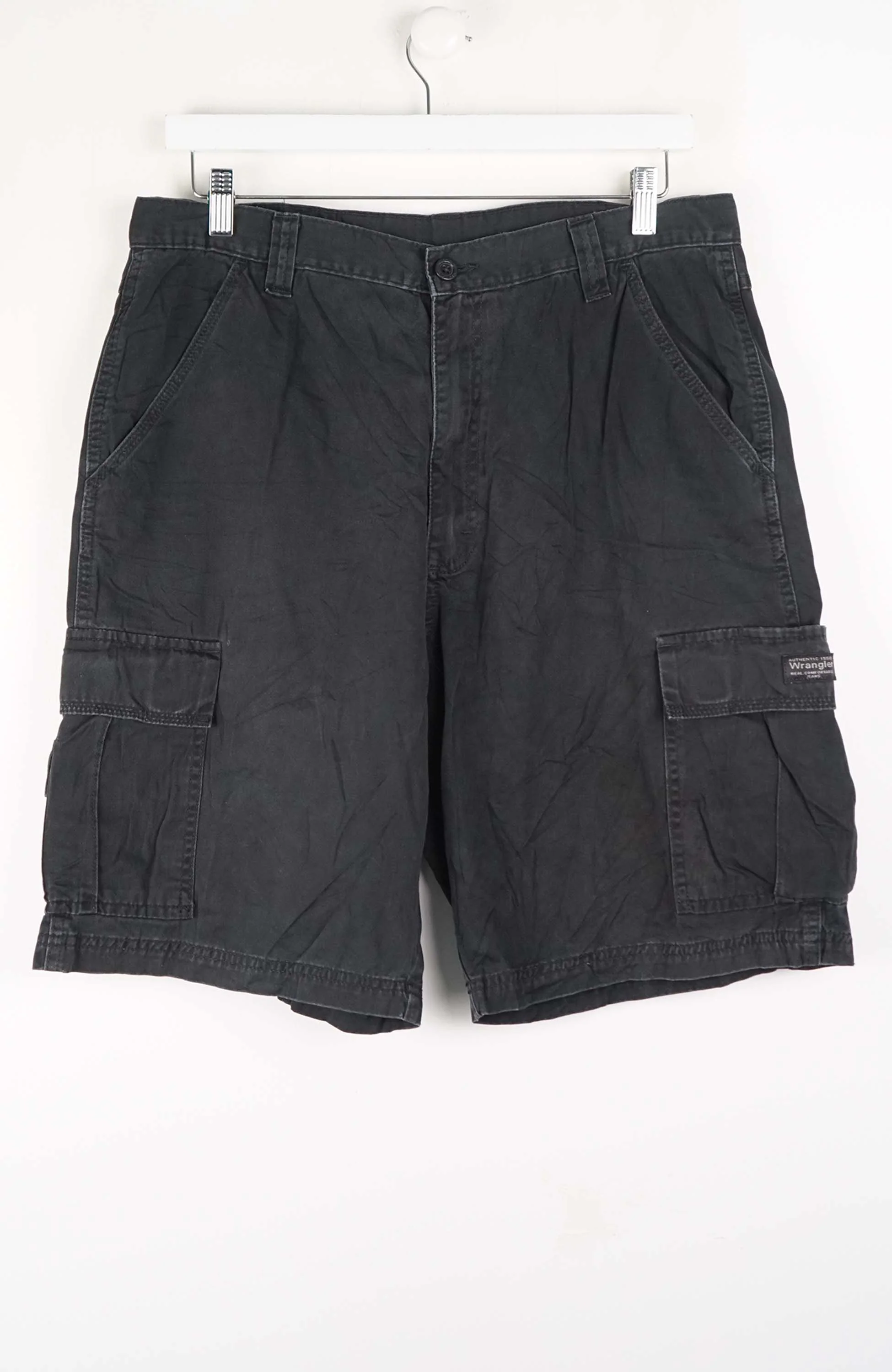 VINTAGE WRANGLER CARGO SHORTS W34