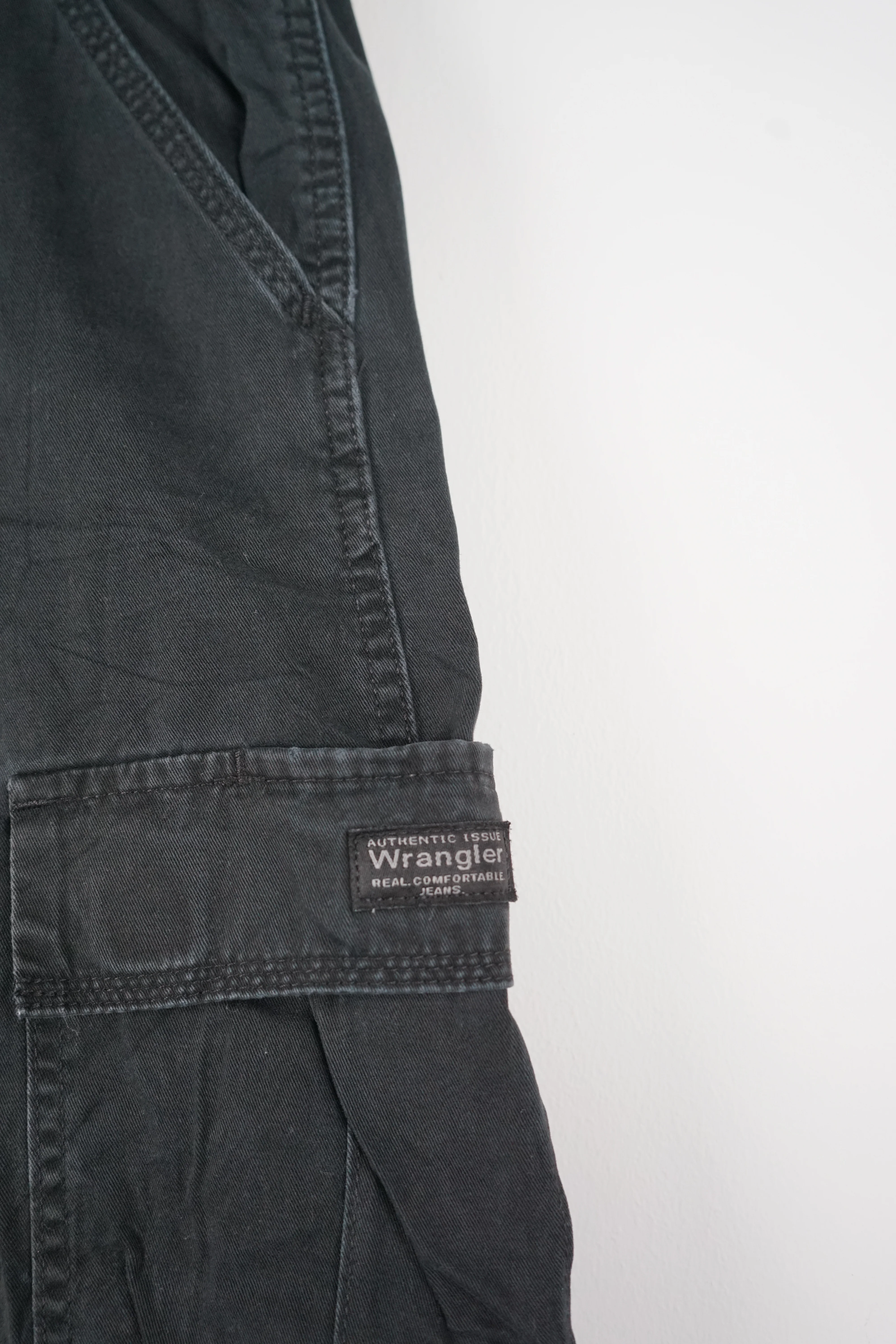 VINTAGE WRANGLER CARGO SHORTS W34 - Image 2