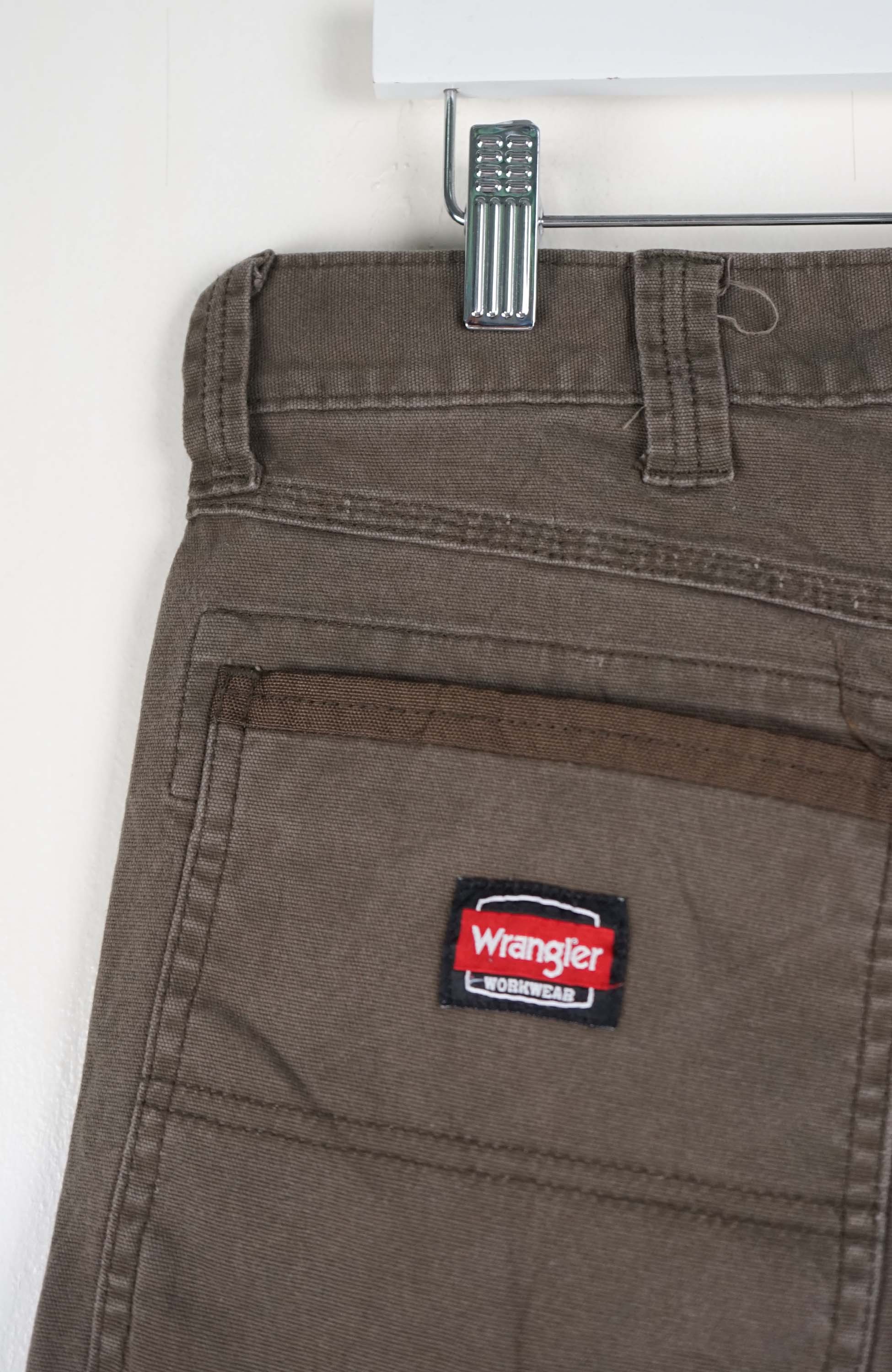 VINTAGE WRANGLER CARGO SHORTS W36 - Image 2