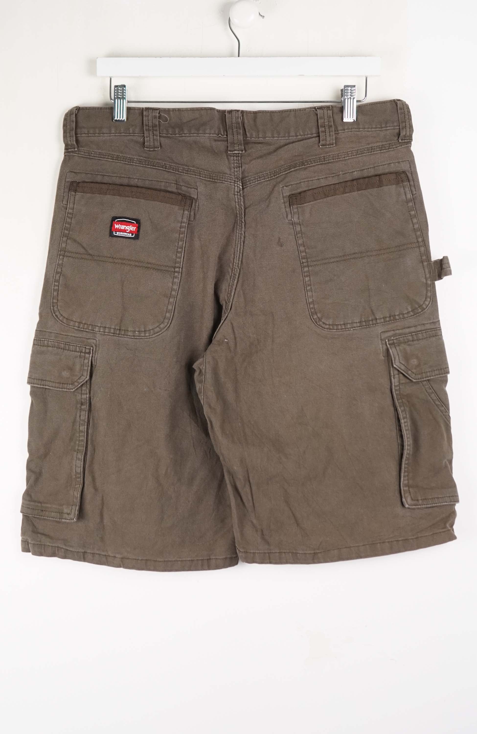 VINTAGE WRANGLER CARGO SHORTS W36 - Image 3