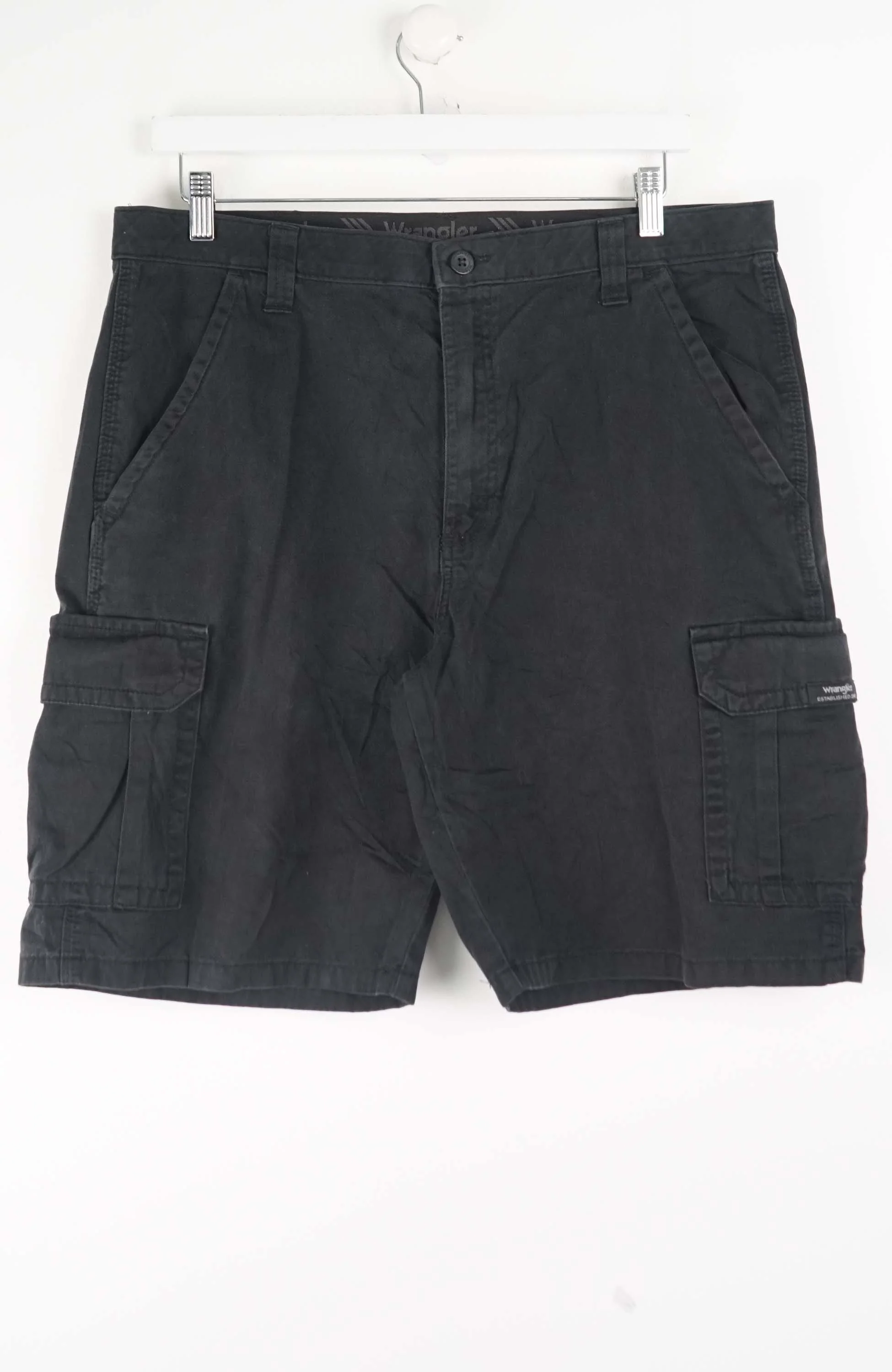 VINTAGE WRANGLER CARGO SHORTS W36