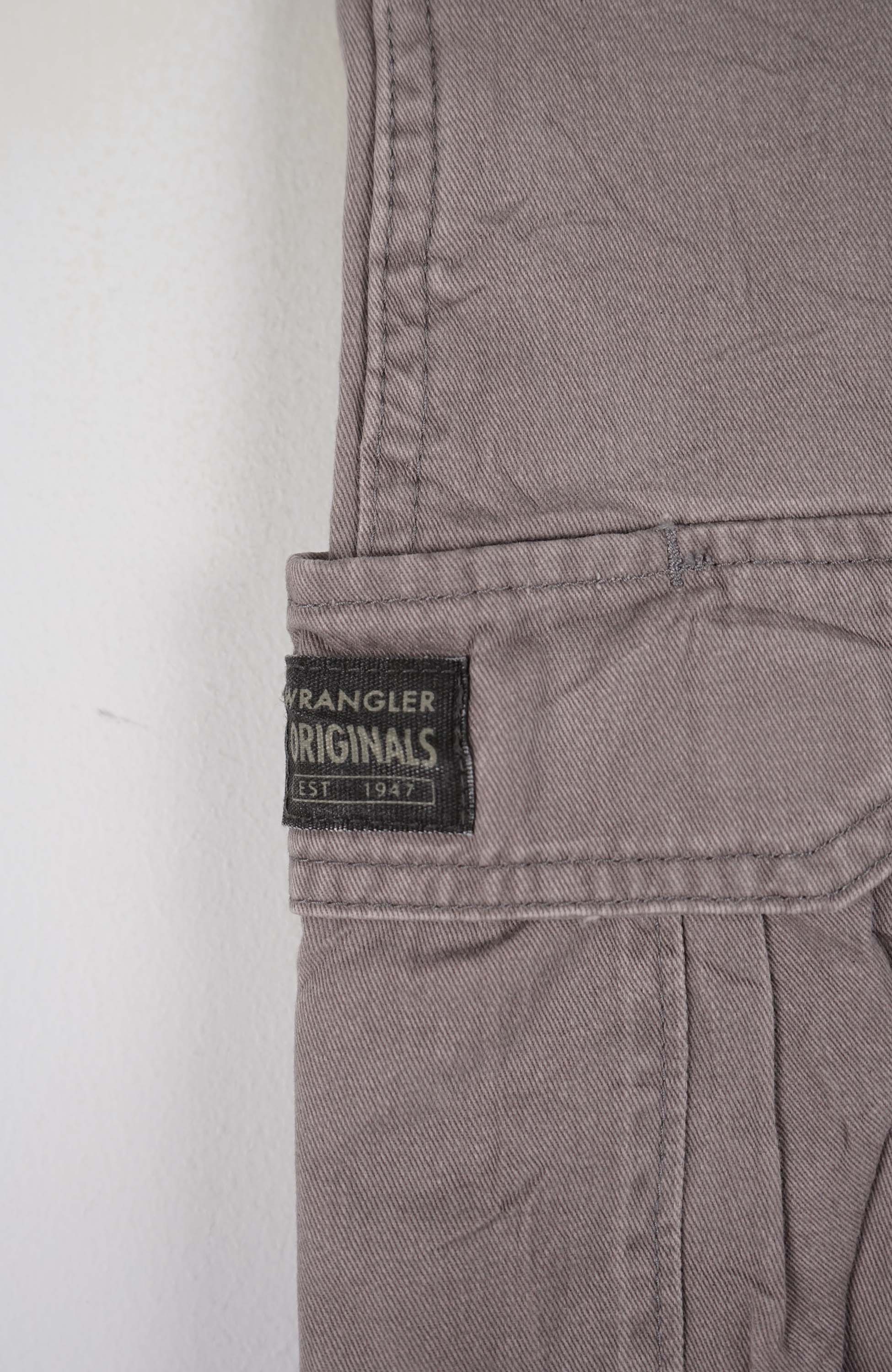 VINTAGE WRANGLER CARGO SHORTS W30 - Image 2